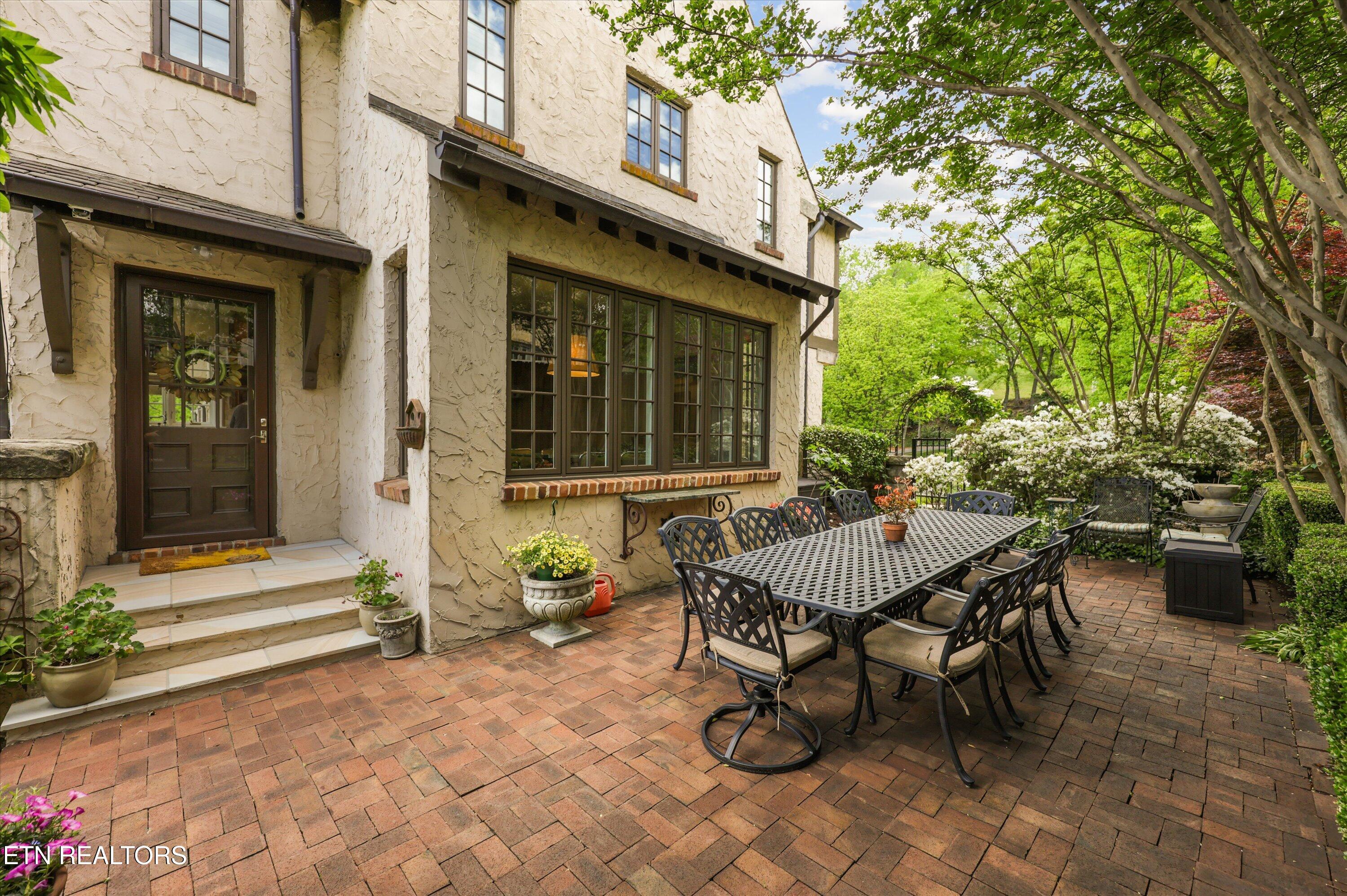 2824 Kingston Pike