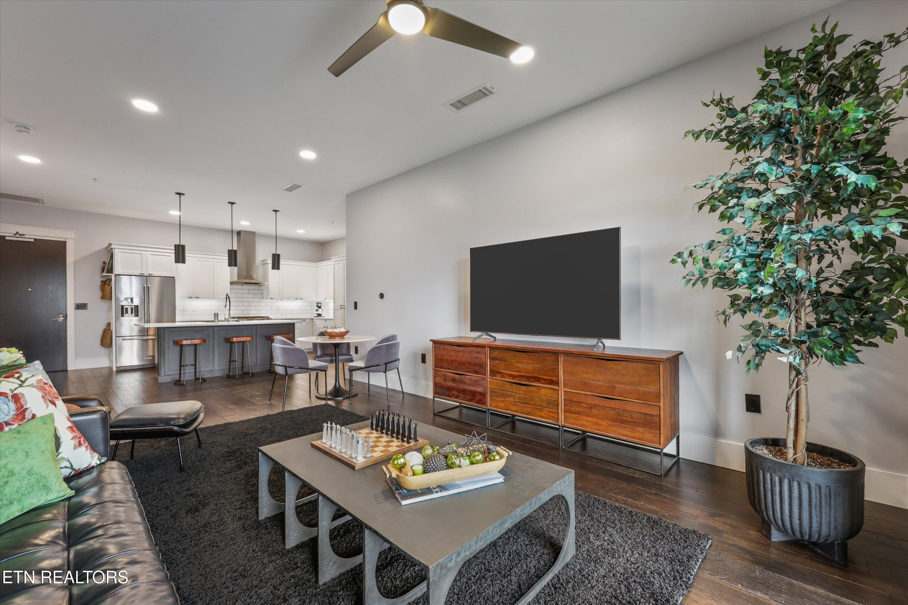 333 W Depot Ave 602