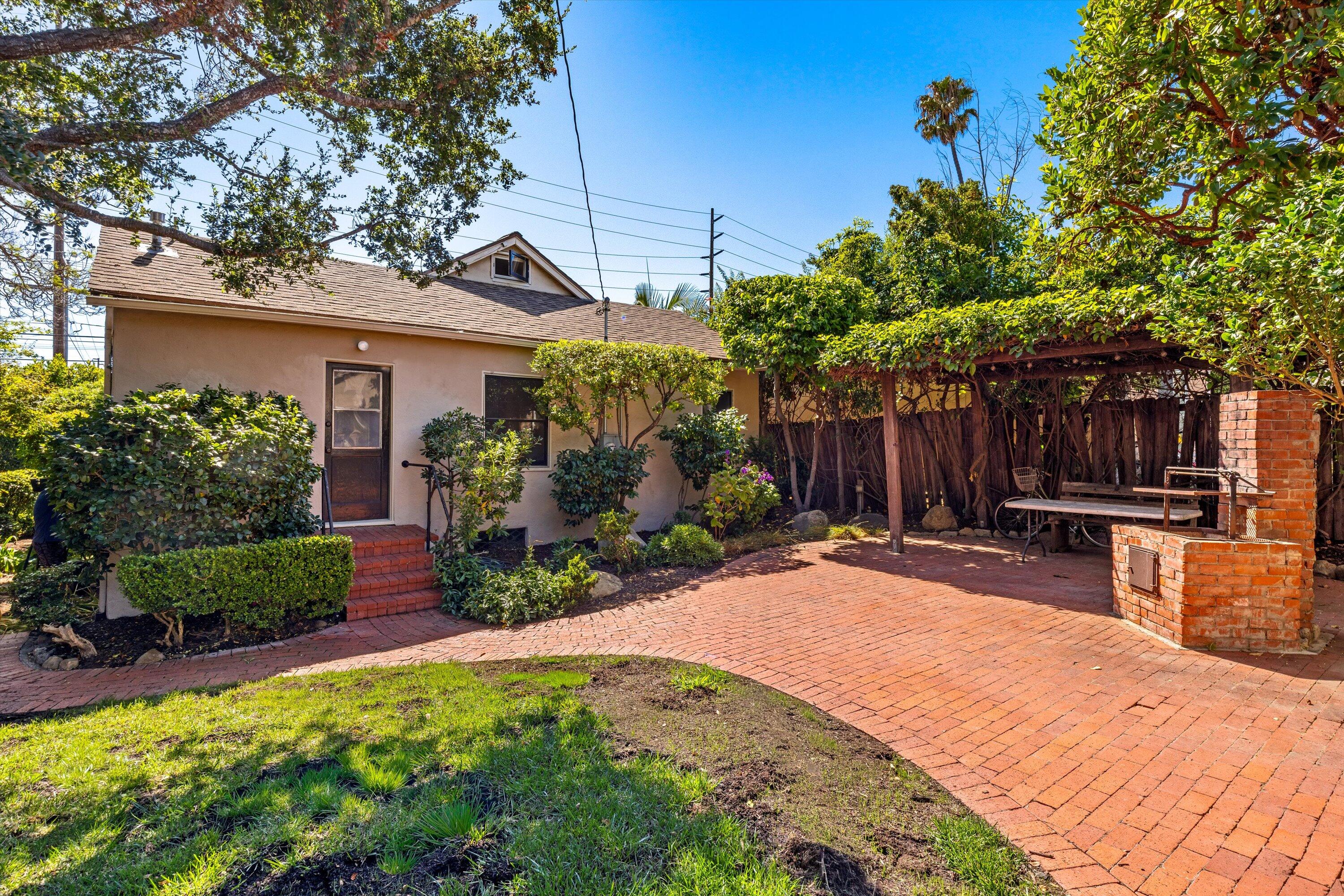 302 N Soledad Street