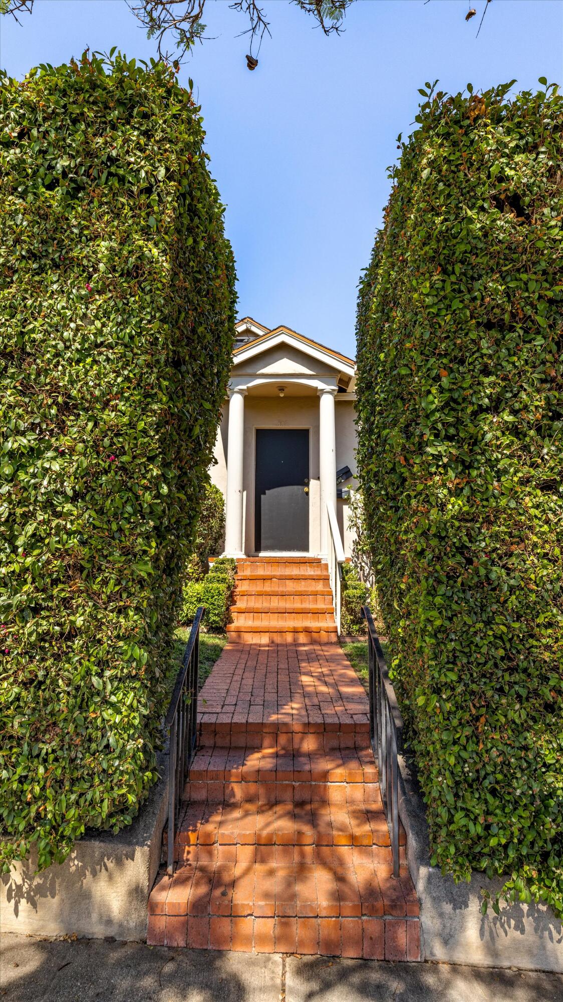 302 N Soledad Street