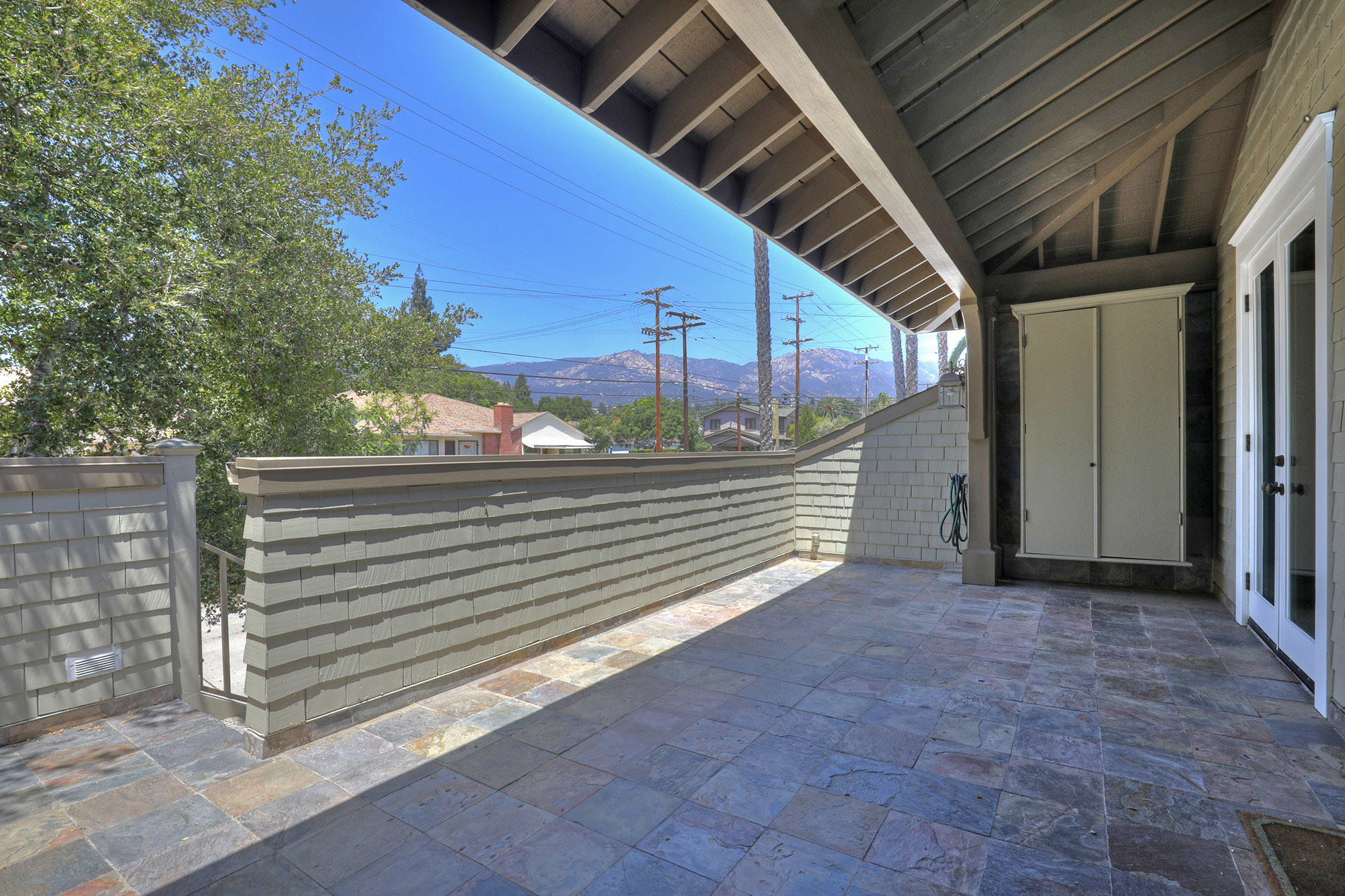 2135 De La Vina Street B