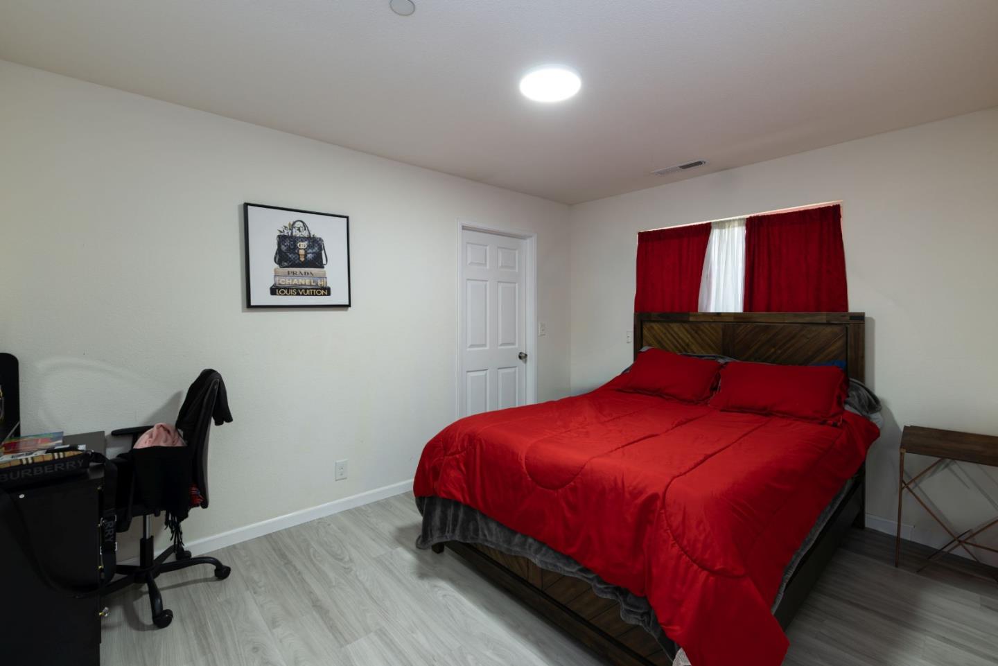 217-219 Calabasas RD