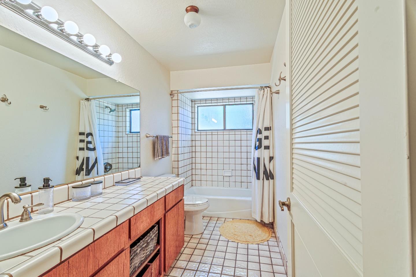 135 Seabreeze PL