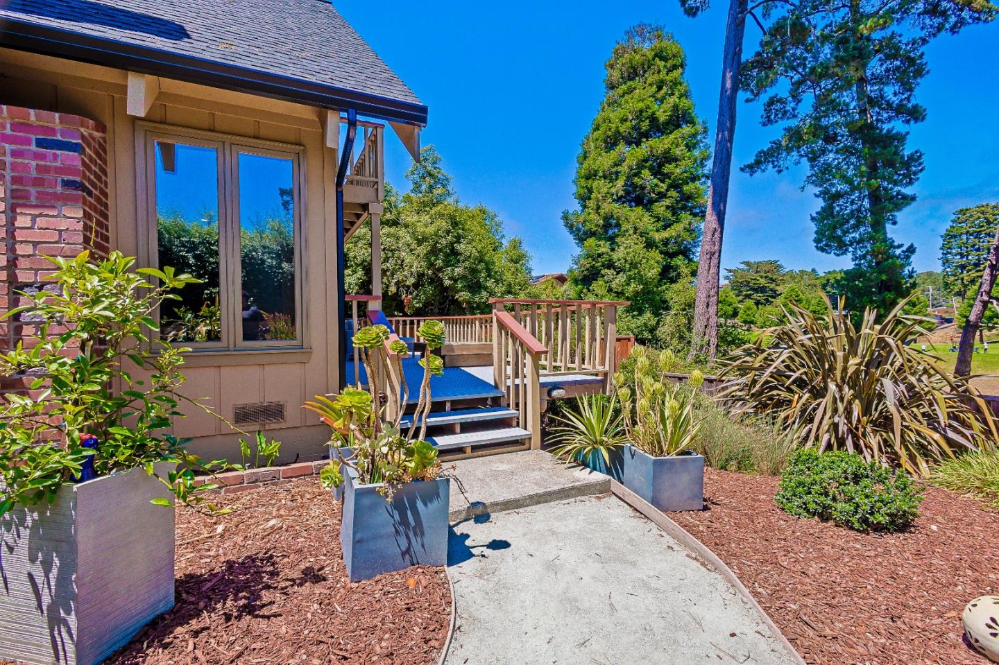 135 Seabreeze PL