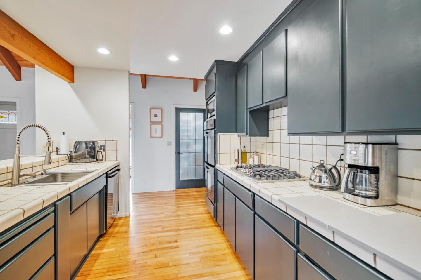 135 Seabreeze PL