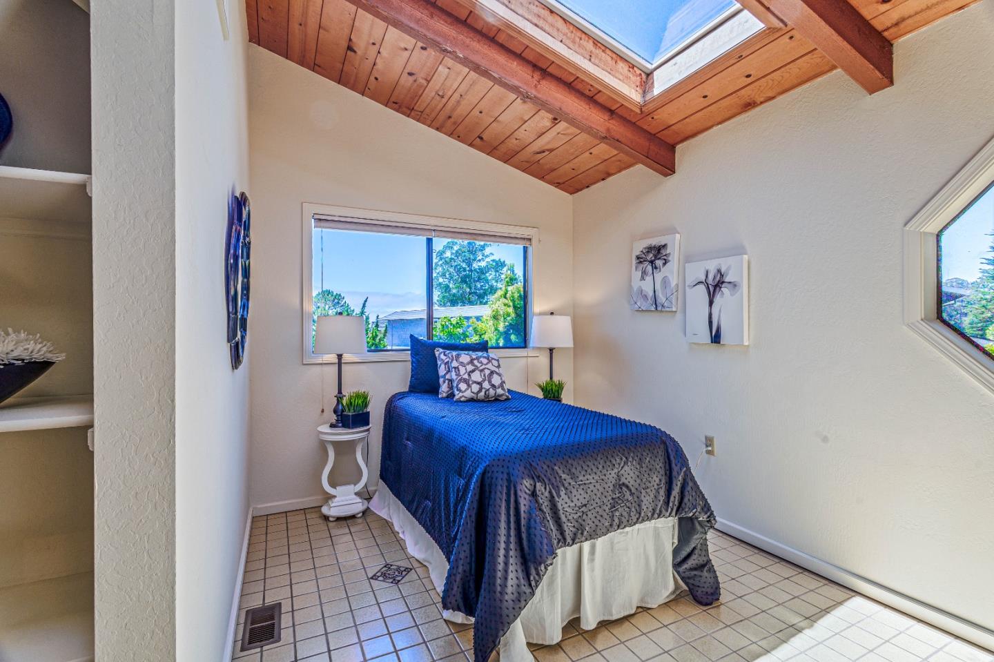 135 Seabreeze PL