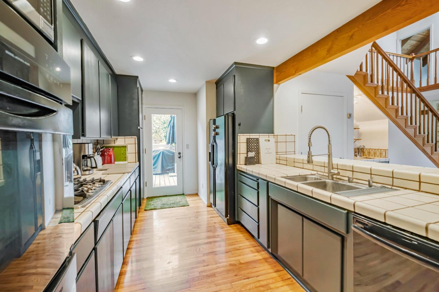 135 Seabreeze PL