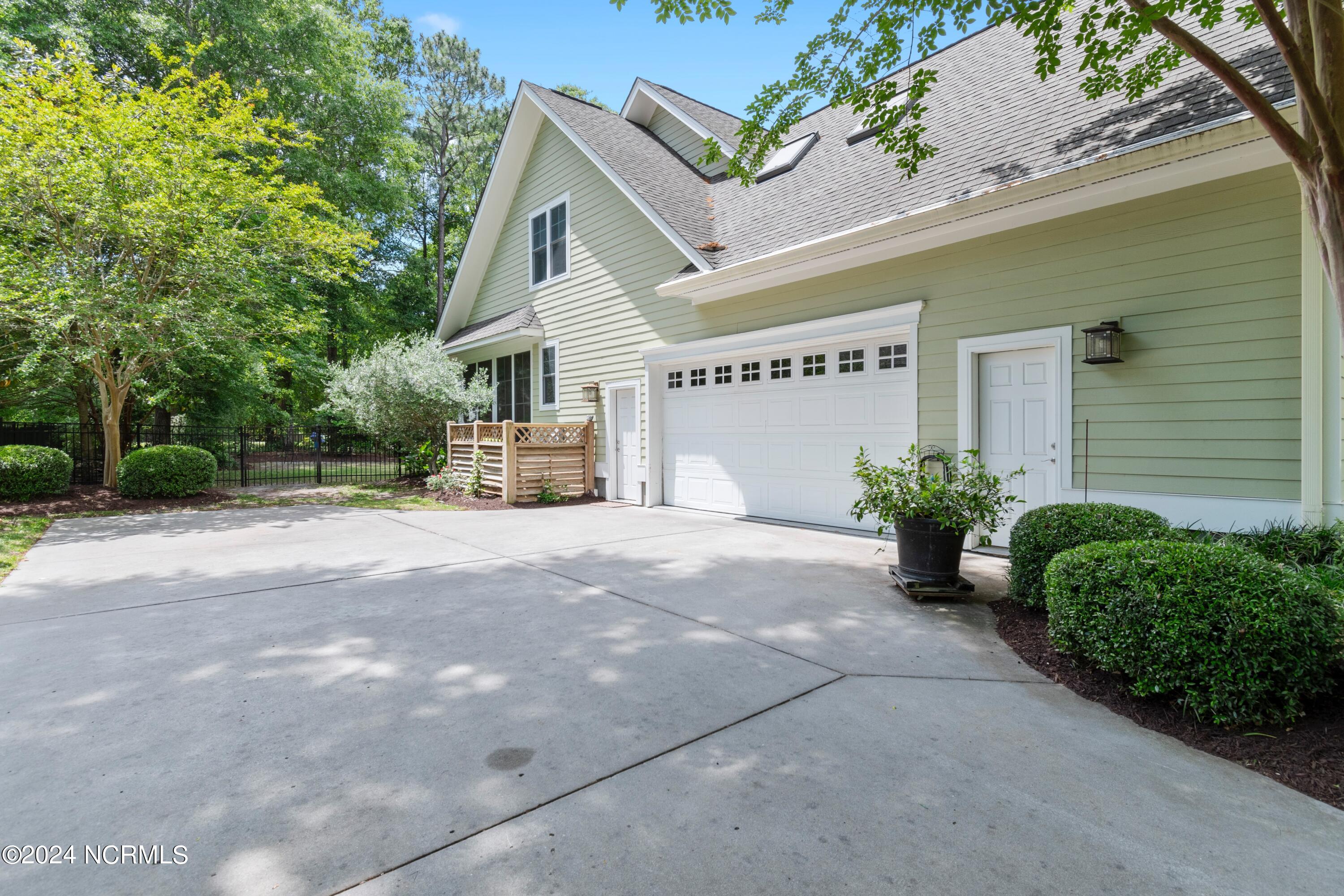 1257 Harbour Gate South SW