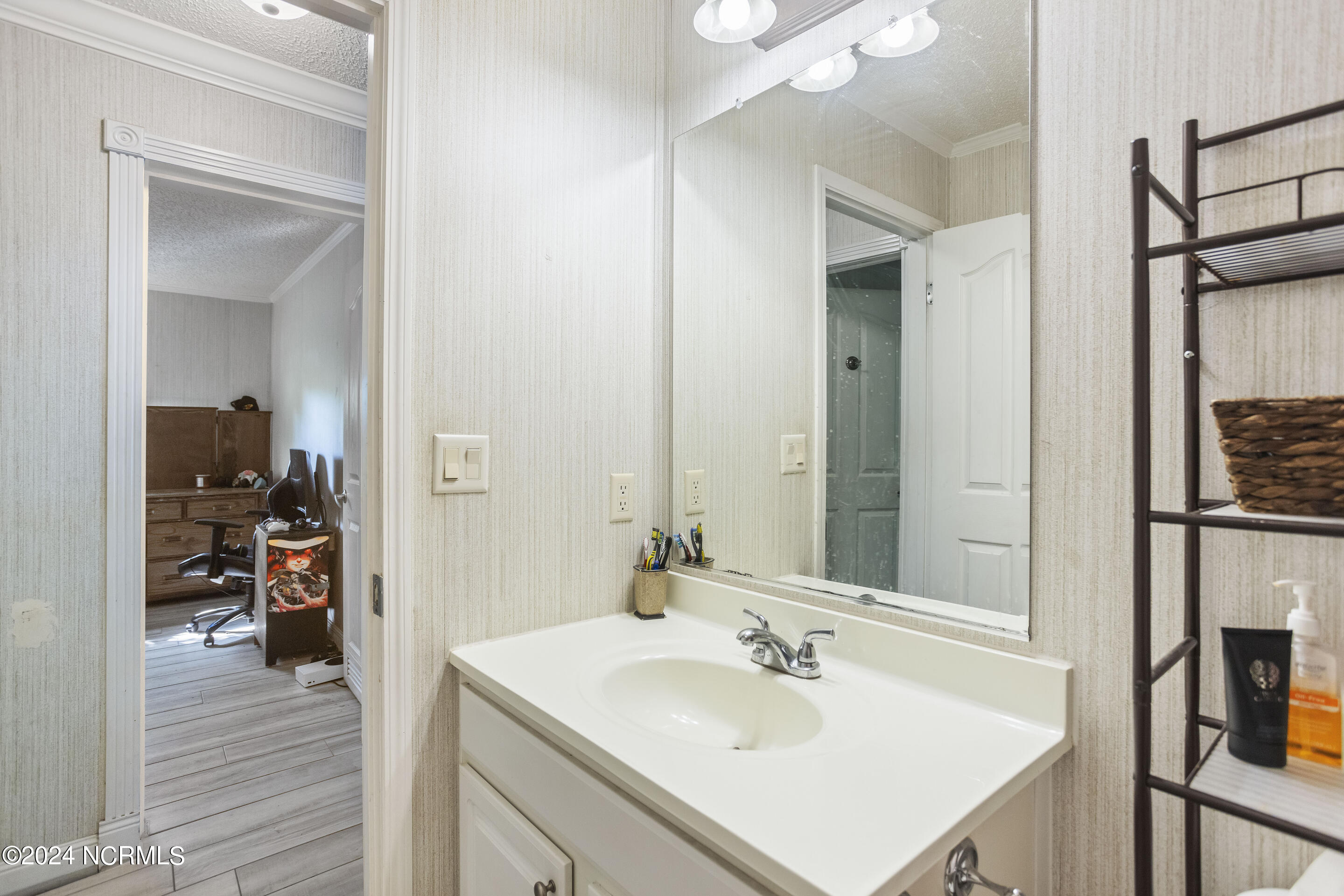 4925 Lakewood Drive SW