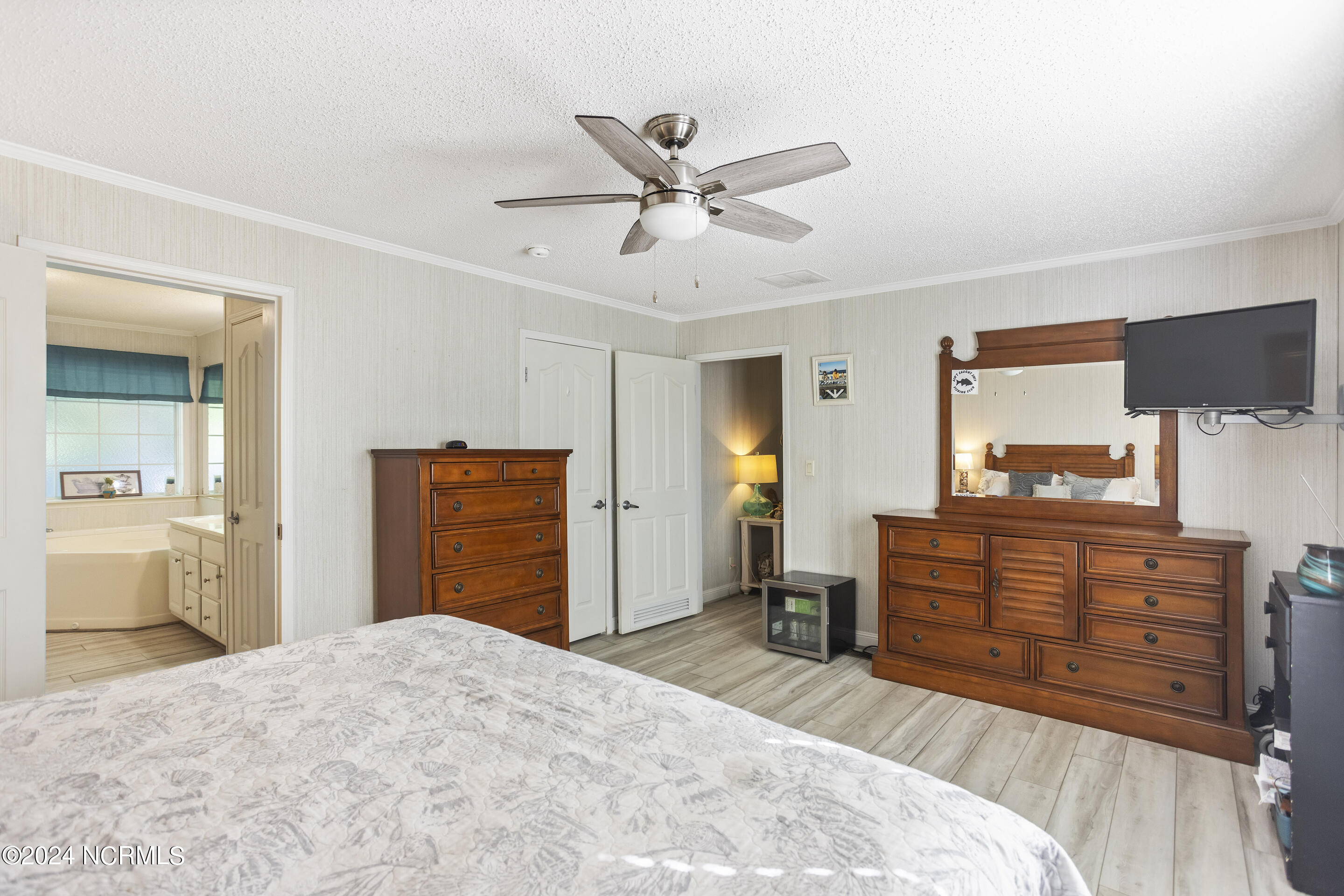 4925 Lakewood Drive SW