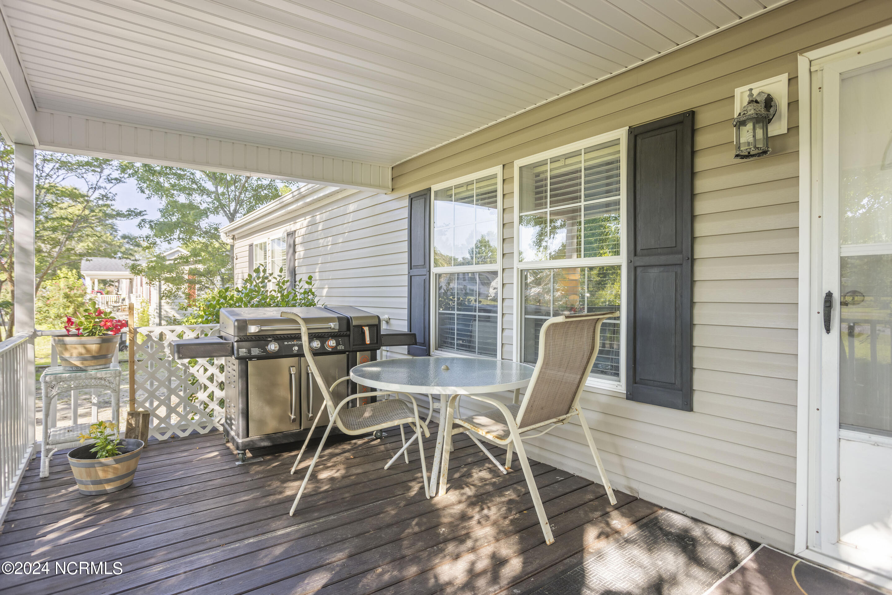 4925 Lakewood Drive SW