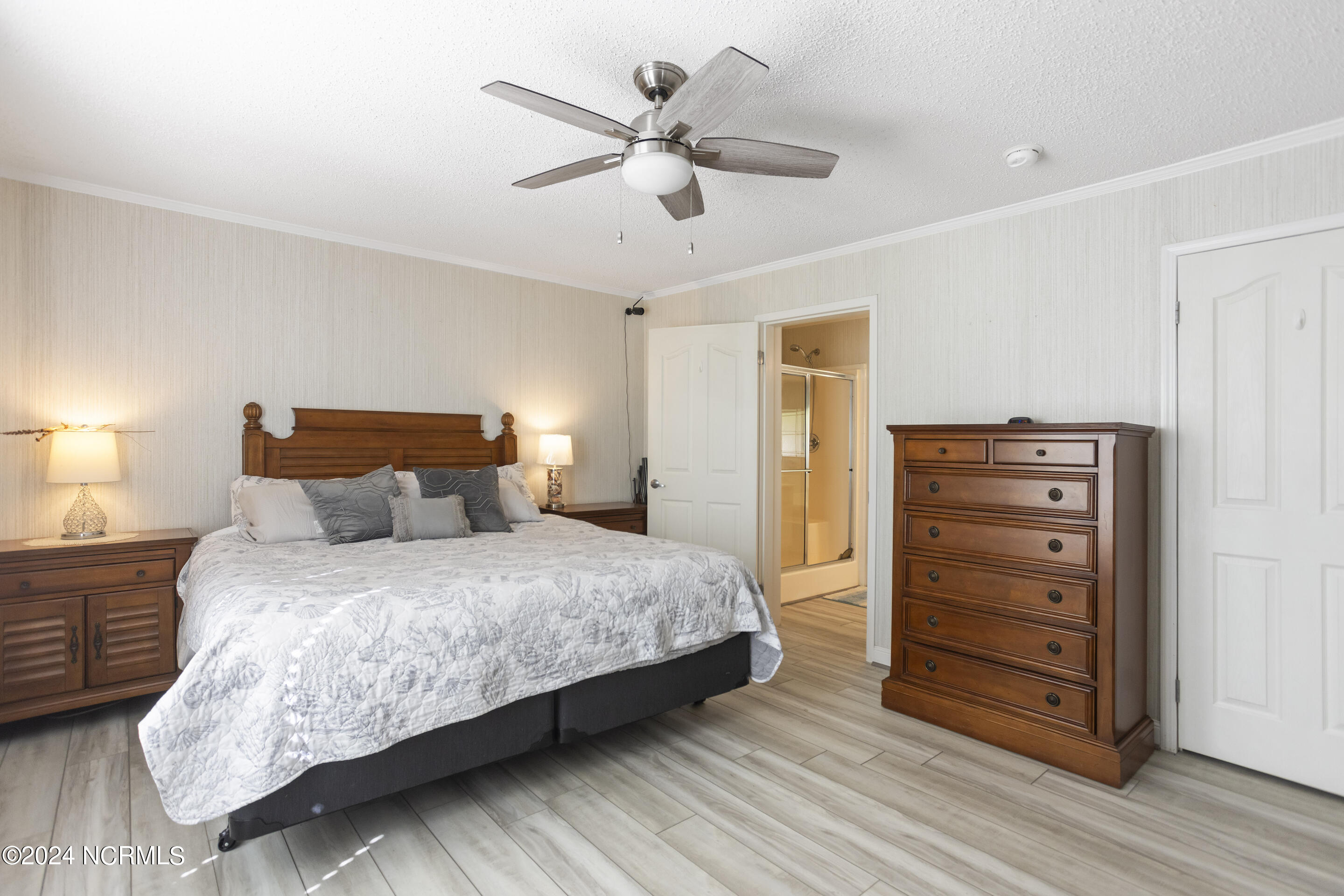 4925 Lakewood Drive SW