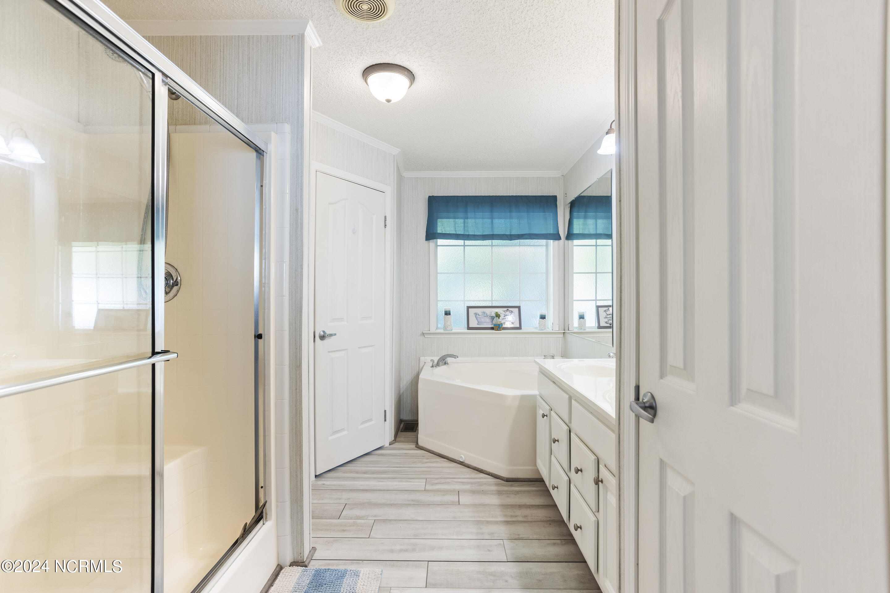 4925 Lakewood Drive SW