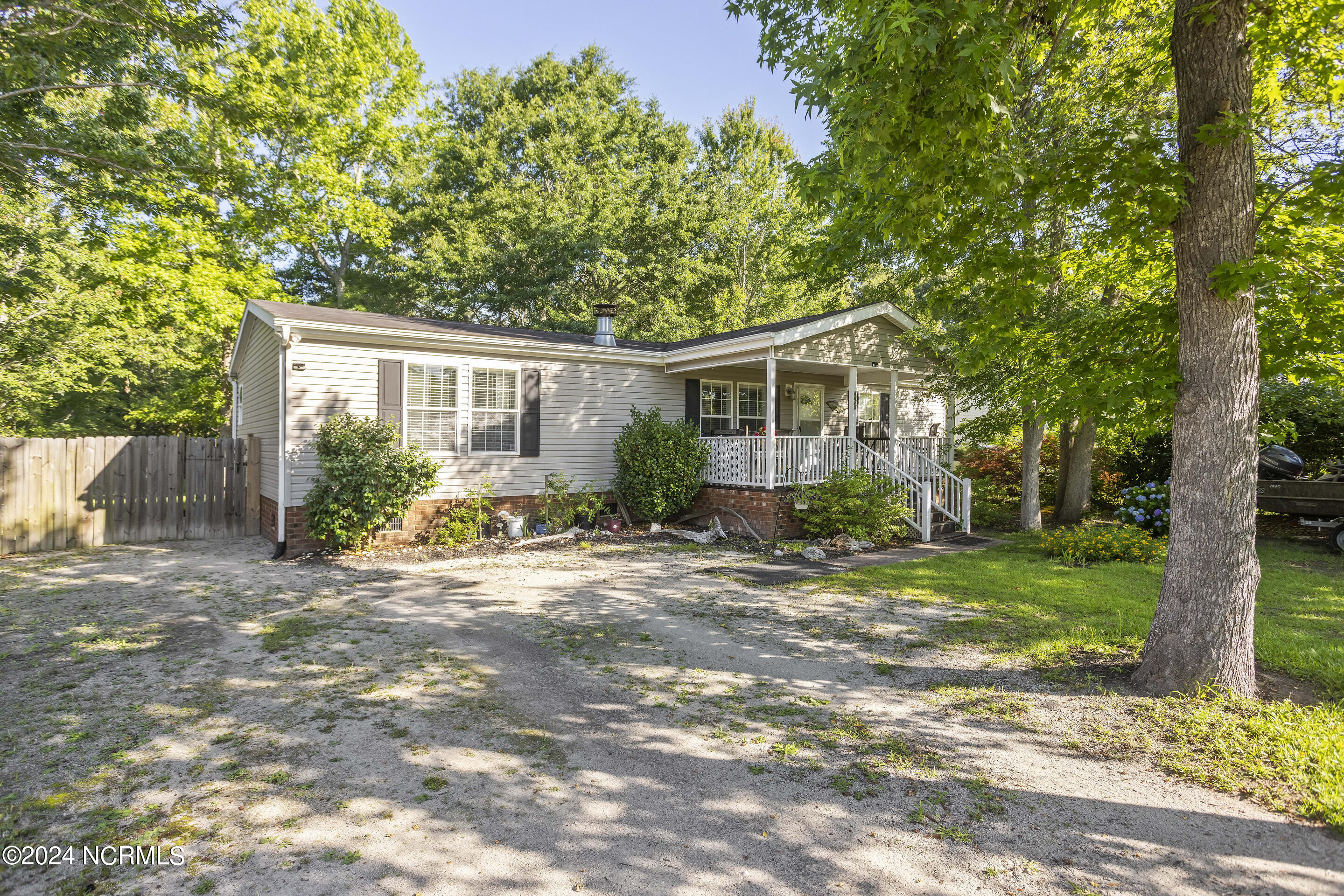 4925 Lakewood Drive SW