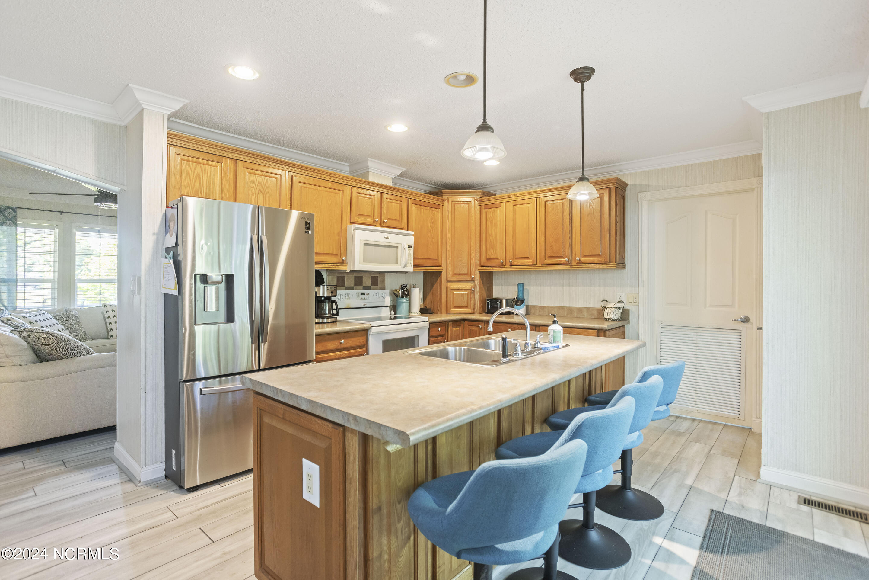 4925 Lakewood Drive SW