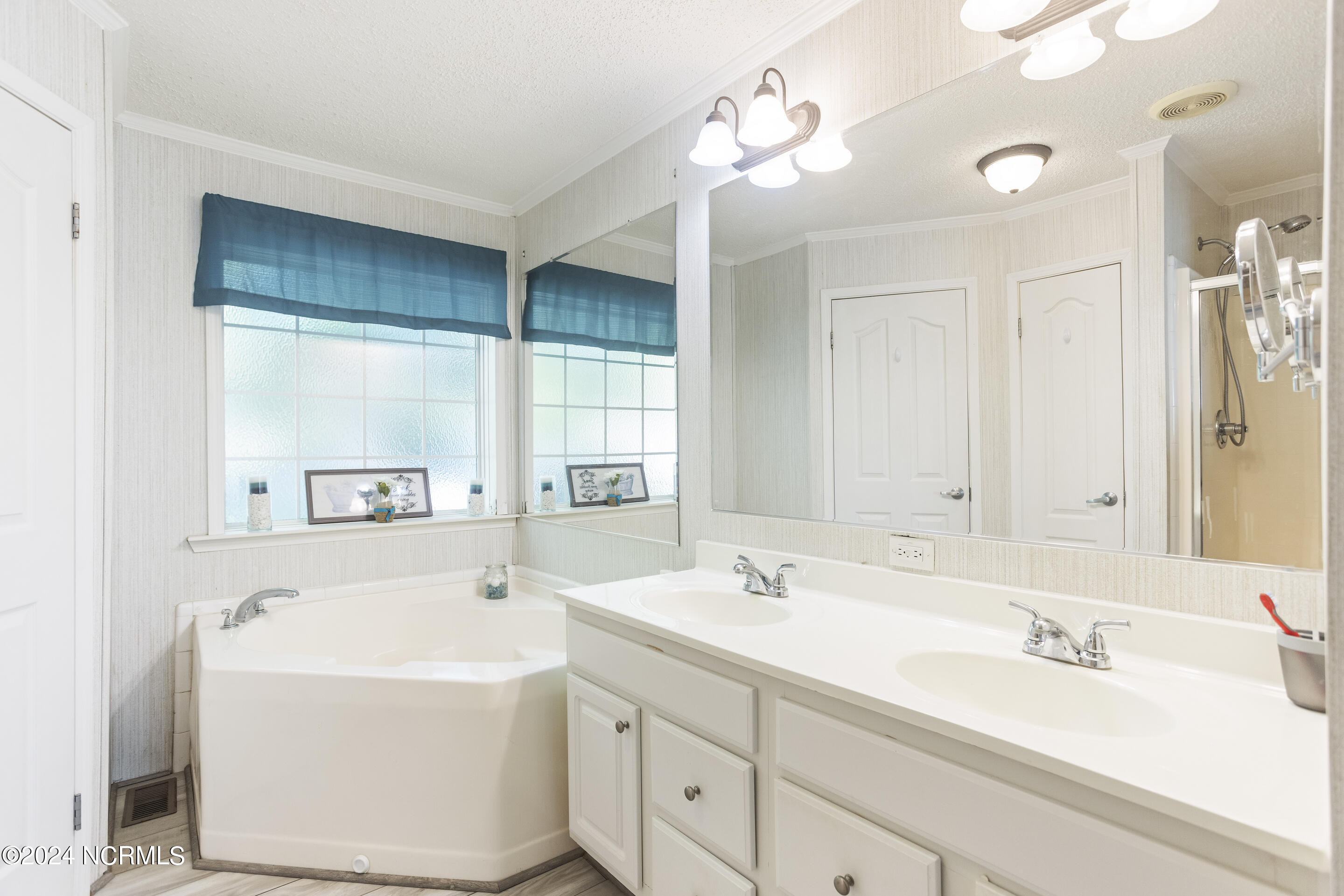 4925 Lakewood Drive SW