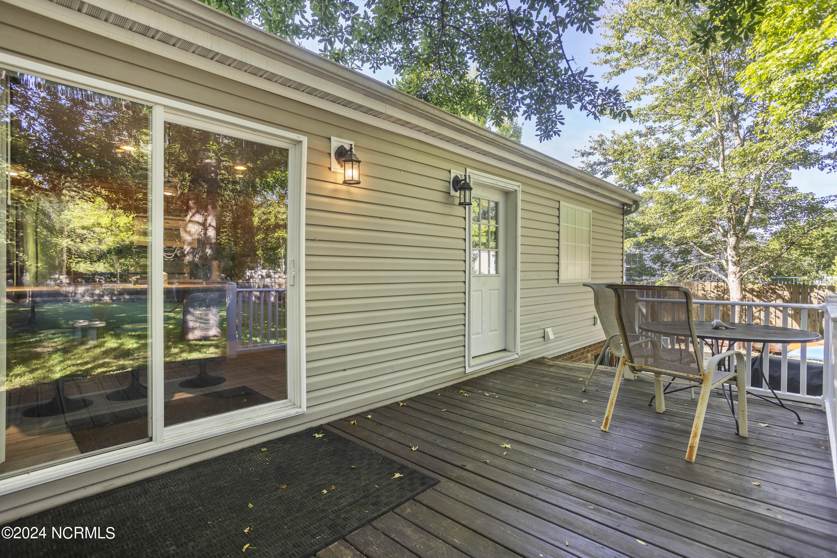 4925 Lakewood Drive SW