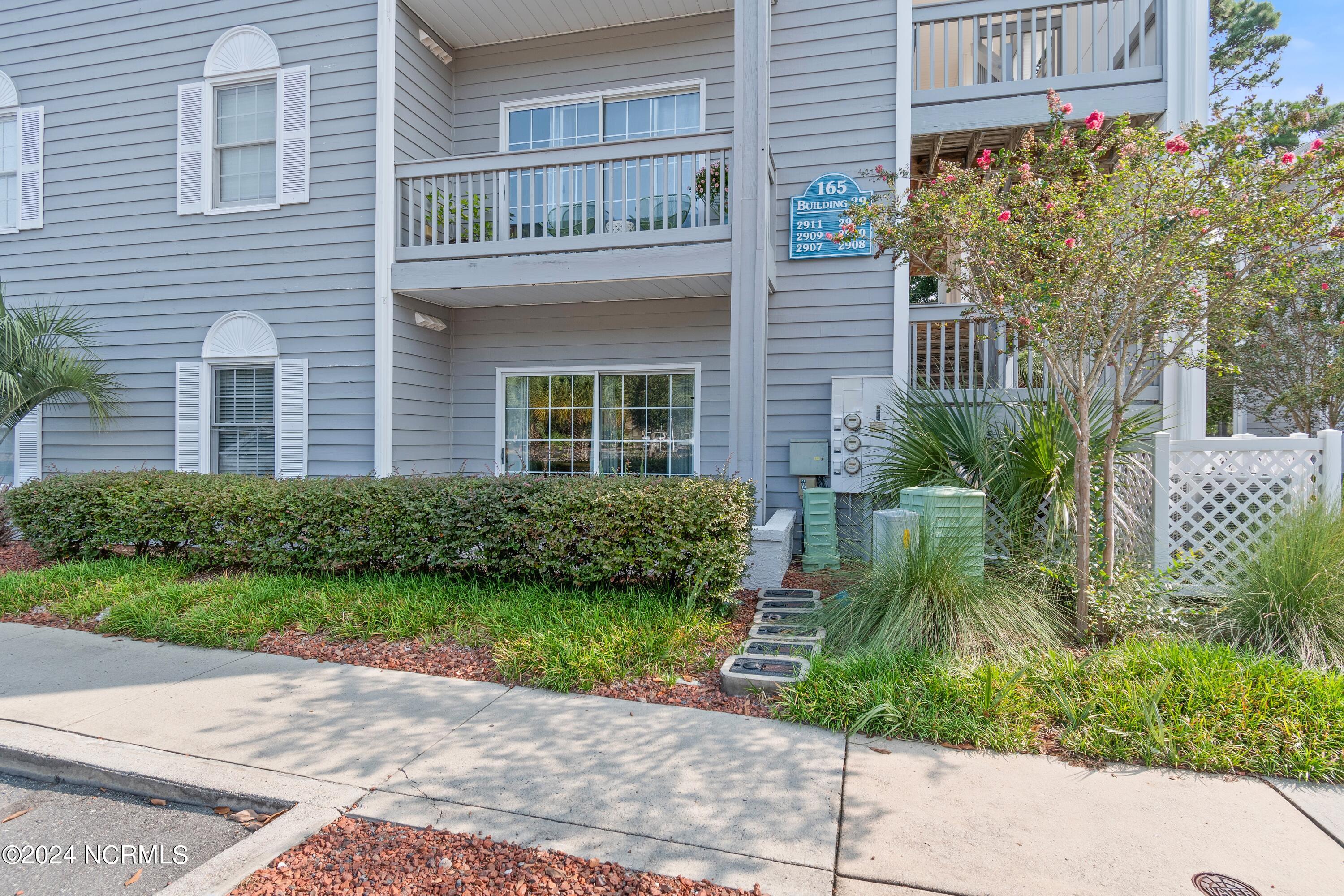 165 Royal Poste Road Unit 2907