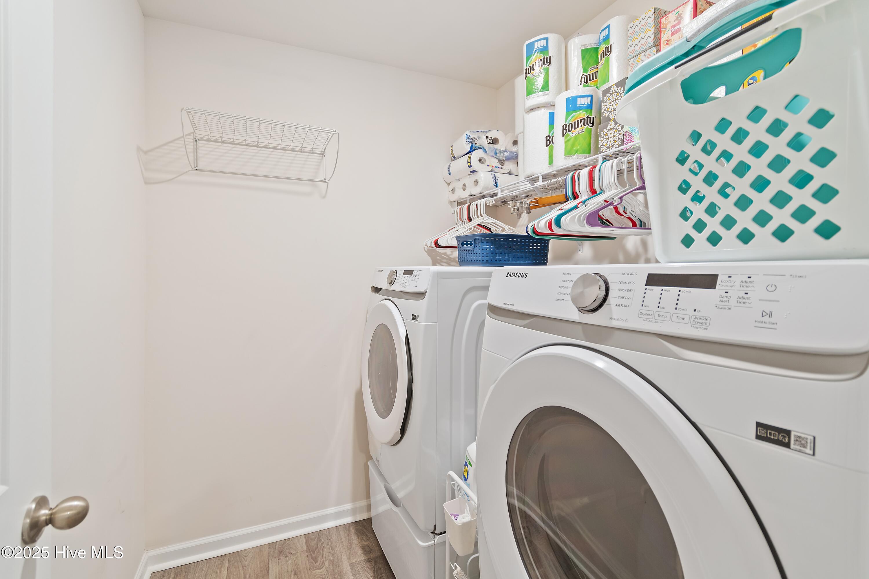 566 Pinecrest Street NW