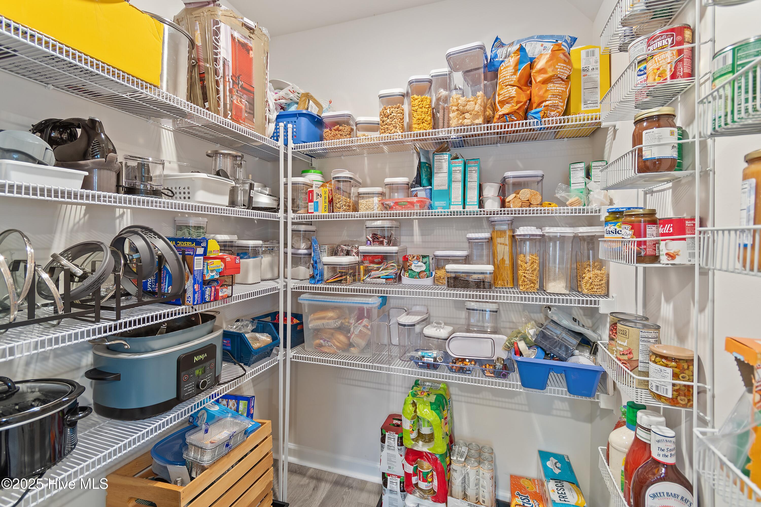 566 Pinecrest Street NW