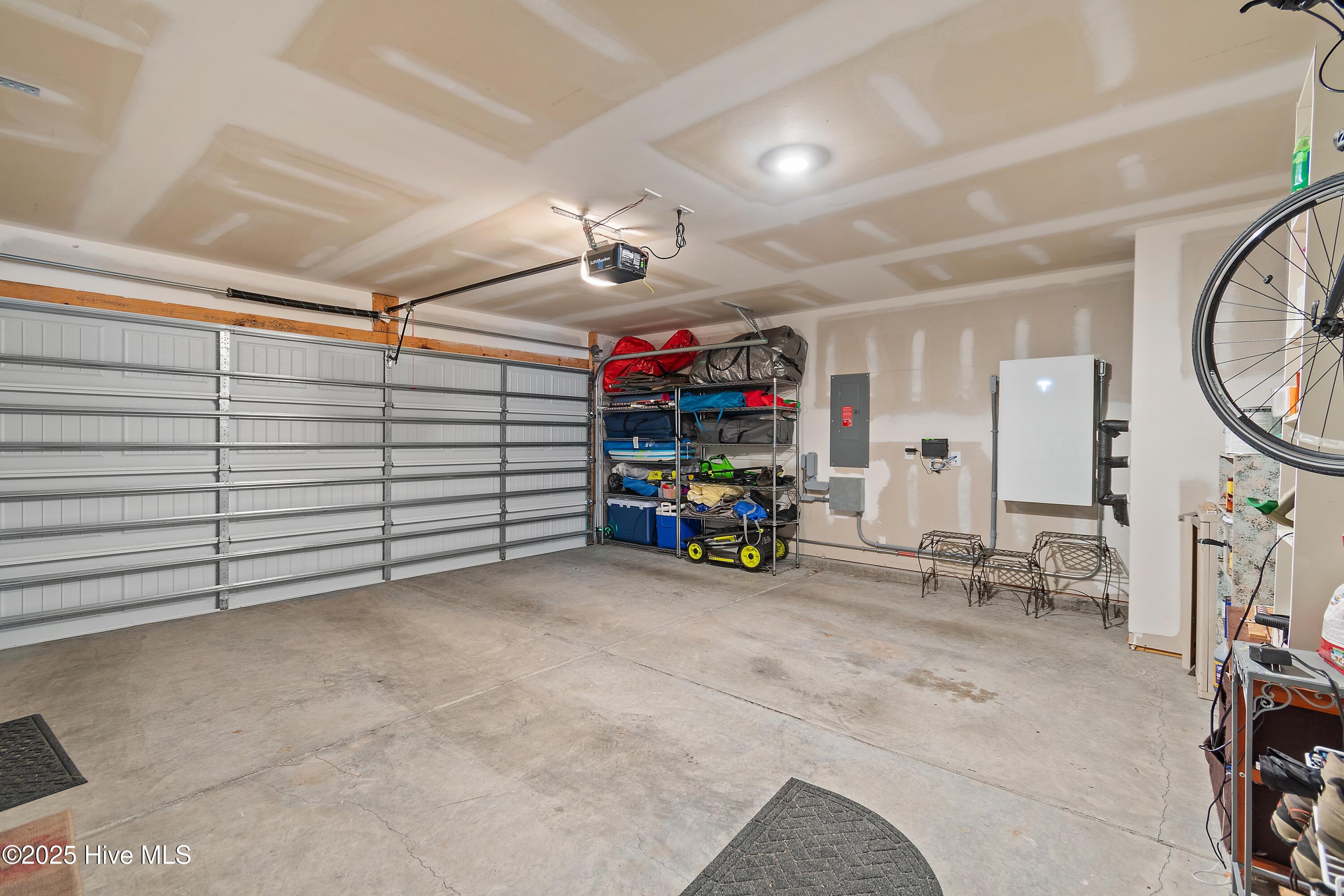 566 Pinecrest Street NW