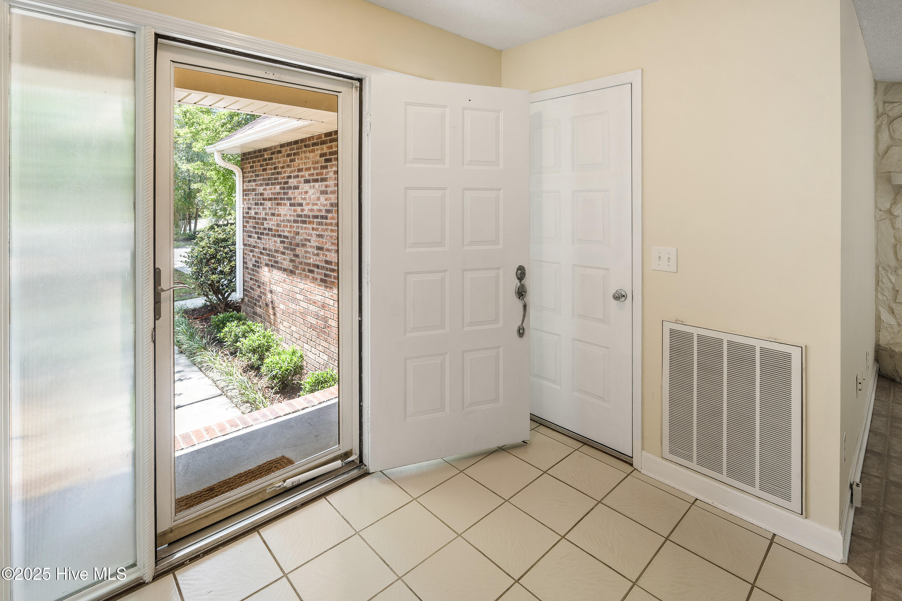 5425 Golden Eagle Court