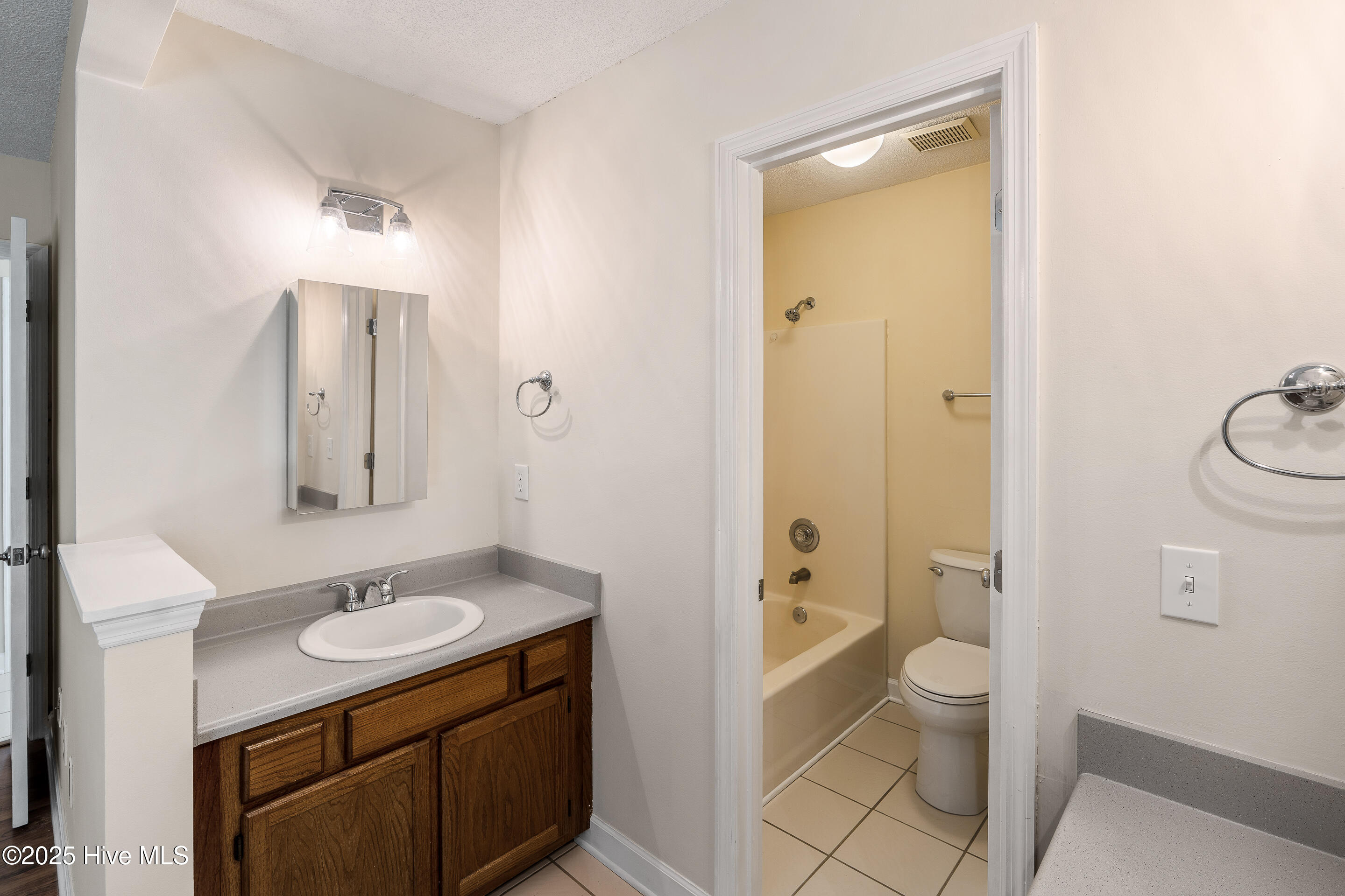 5425 Golden Eagle Court