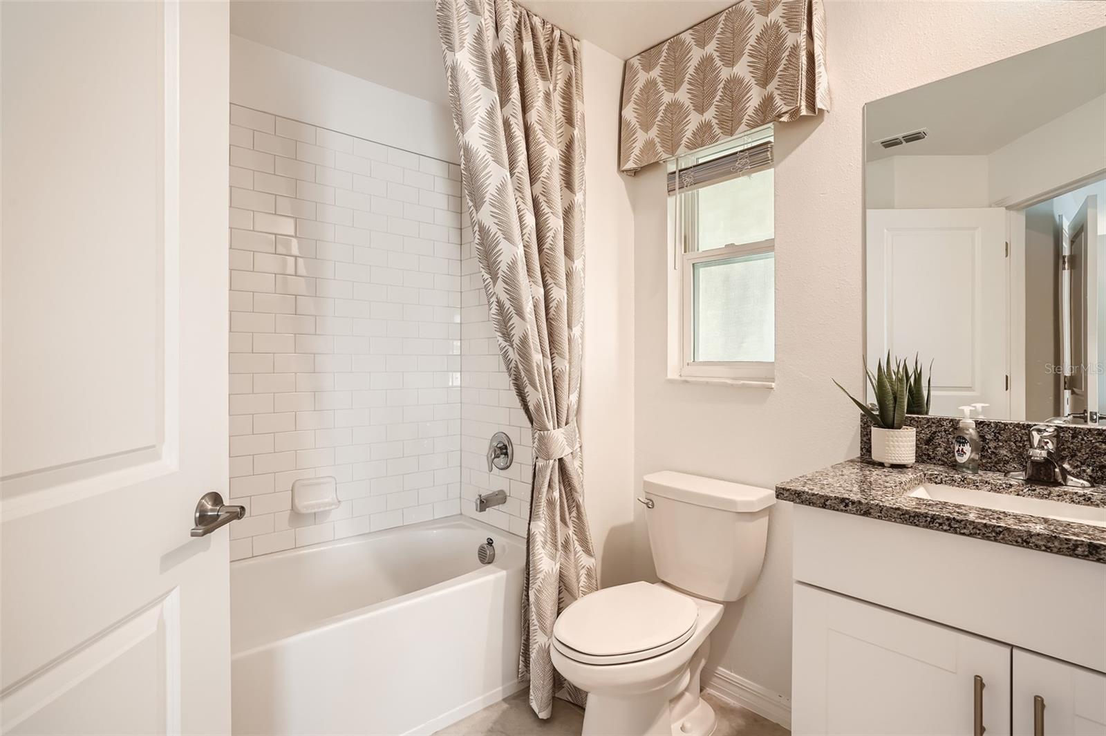 8323 CRESCENT OAKS DR