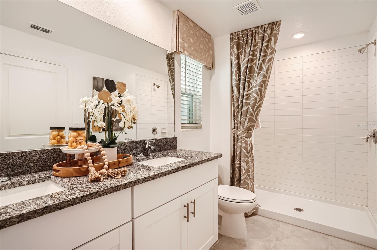 8323 CRESCENT OAKS DR