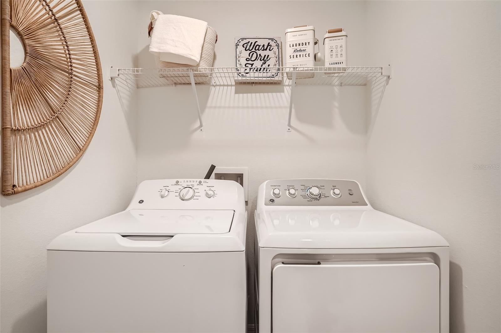 8323 CRESCENT OAKS DR