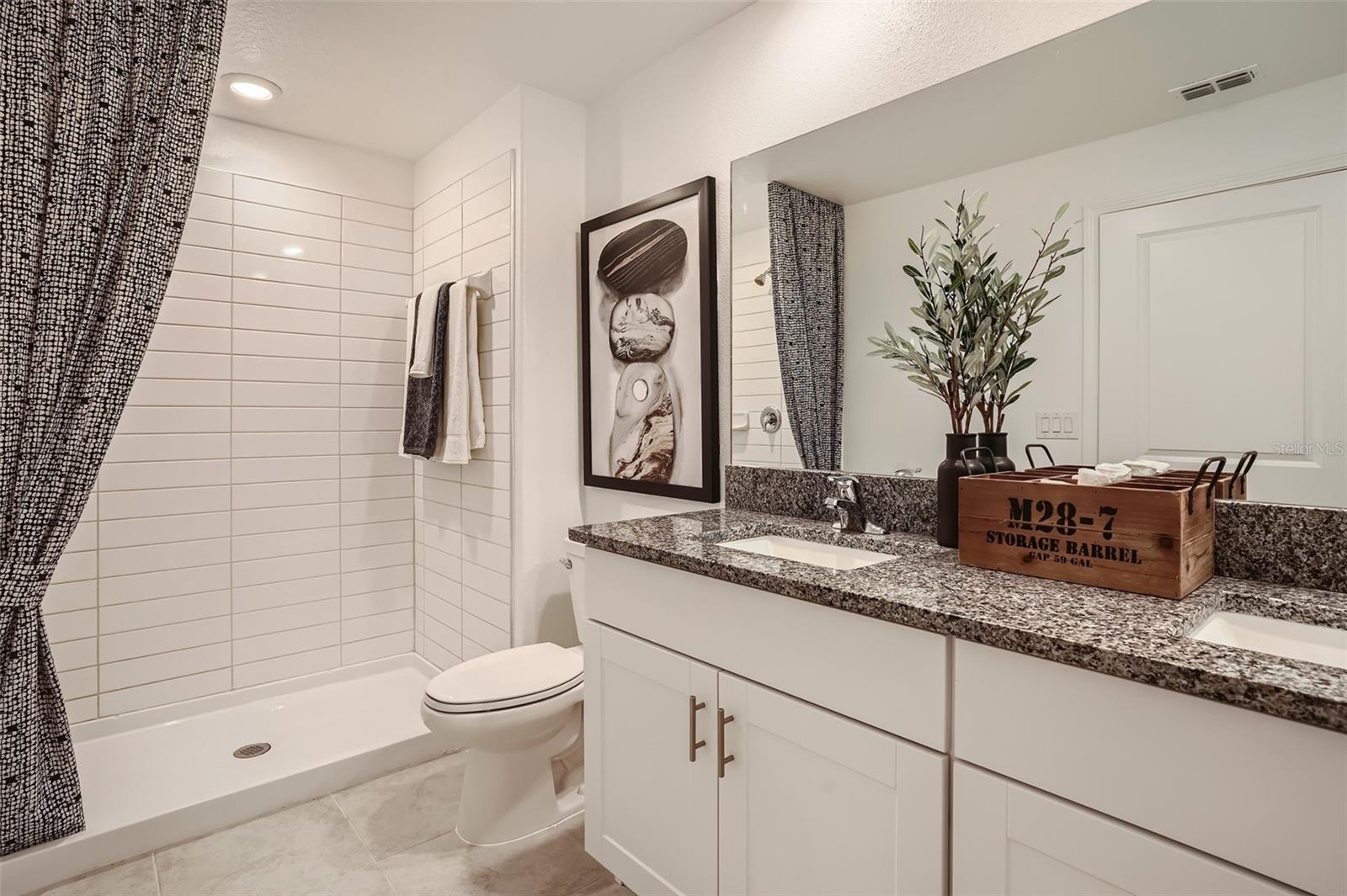 8228 CRESCENT OAKS DR