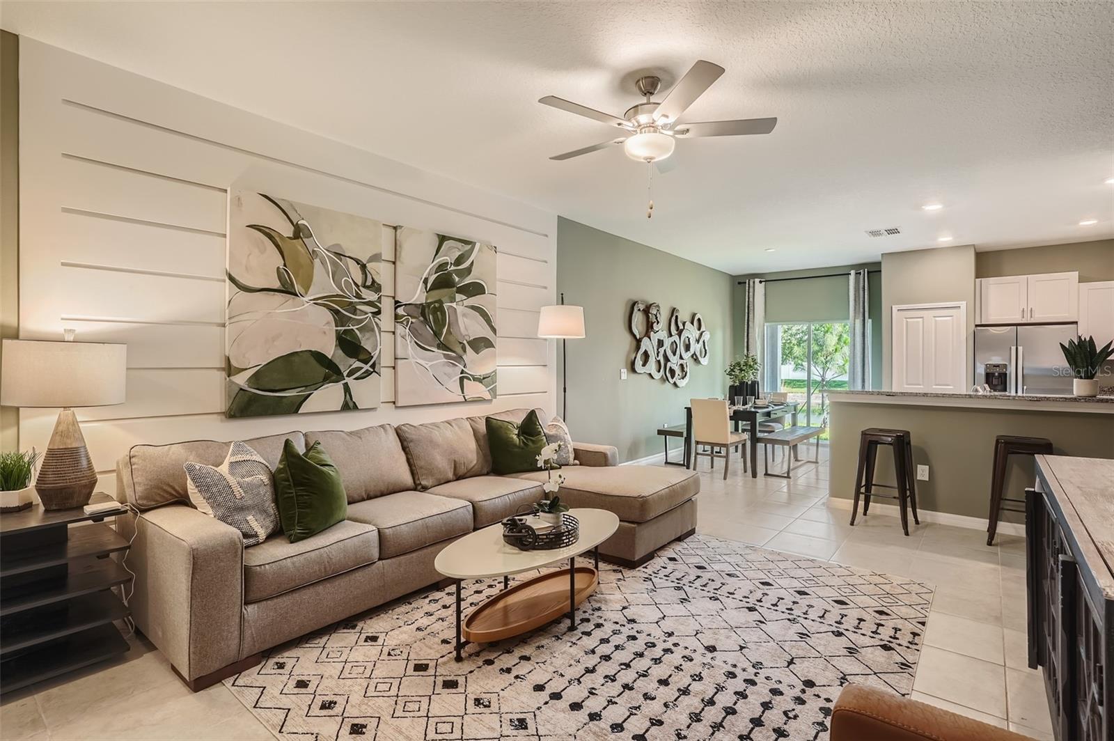 8228 CRESCENT OAKS DR