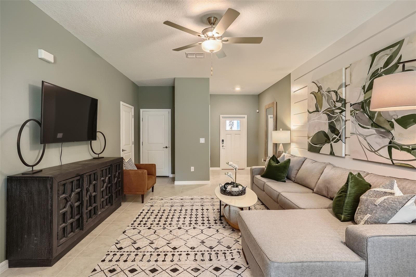 8228 CRESCENT OAKS DR