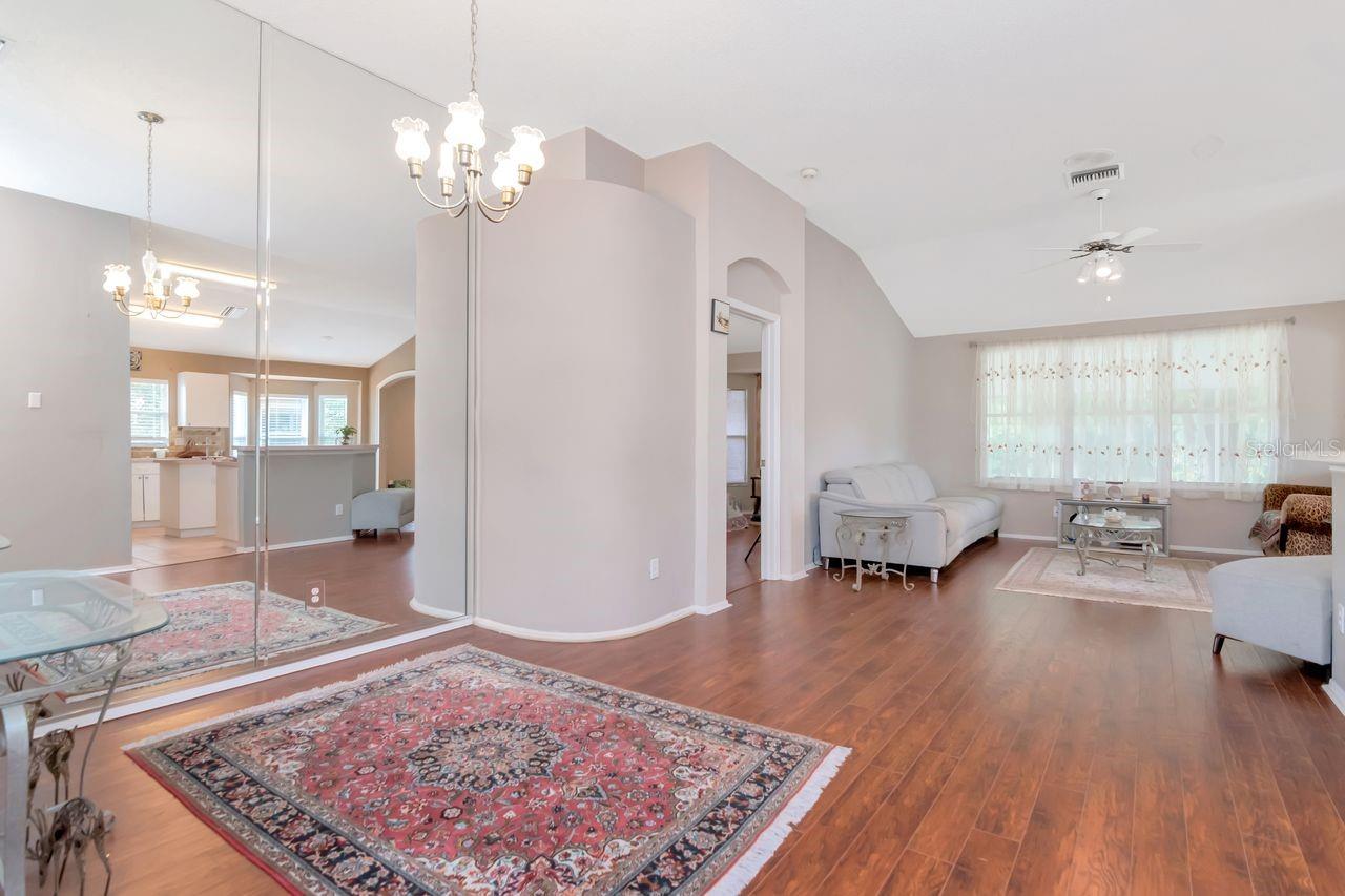 314 FOUNTAINVIEW CIR