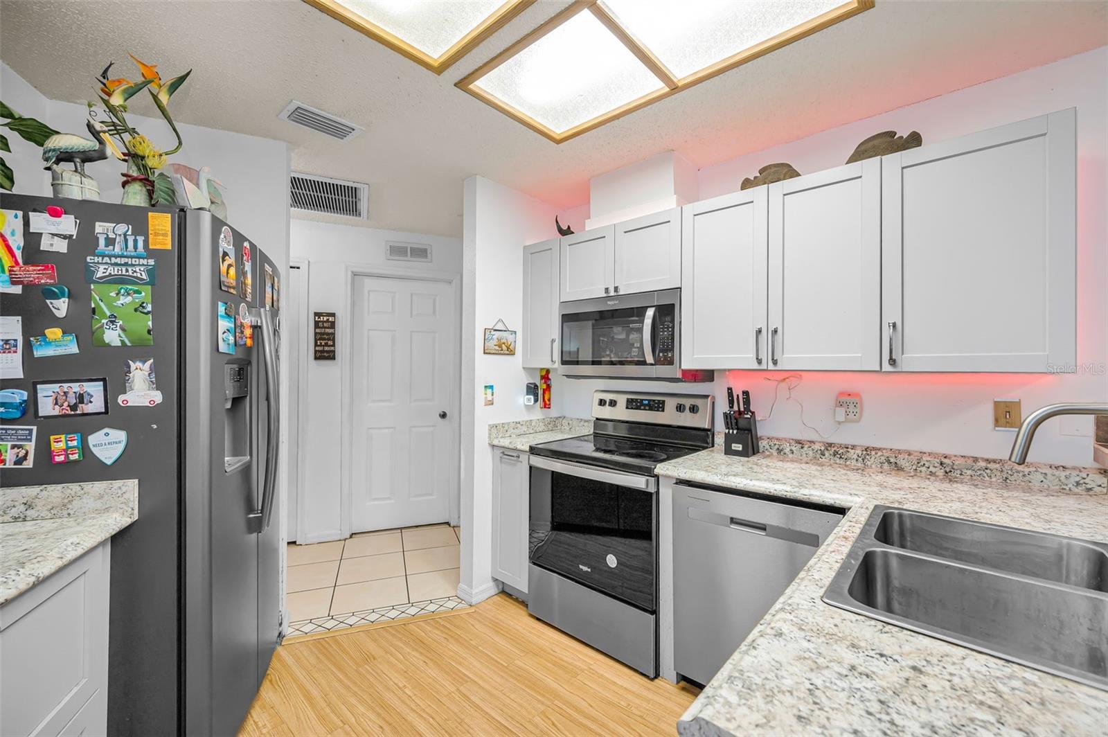 2280 COLONIAL BLVD W