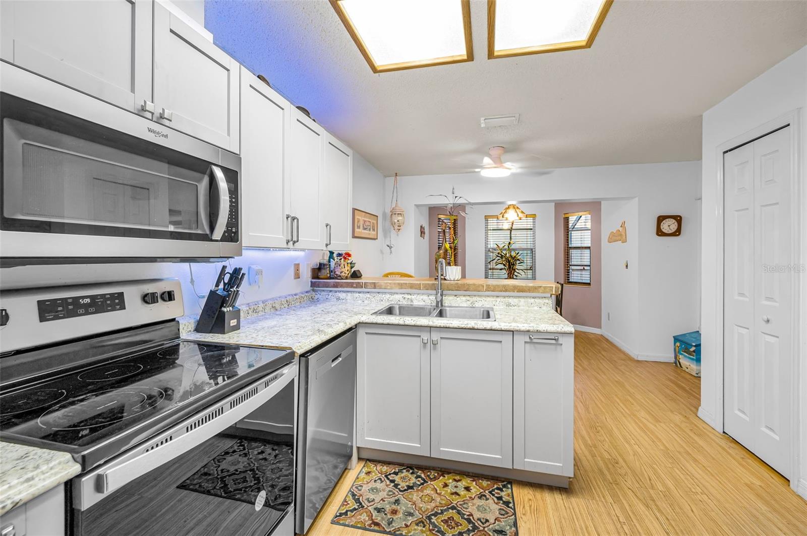 2280 COLONIAL BLVD W