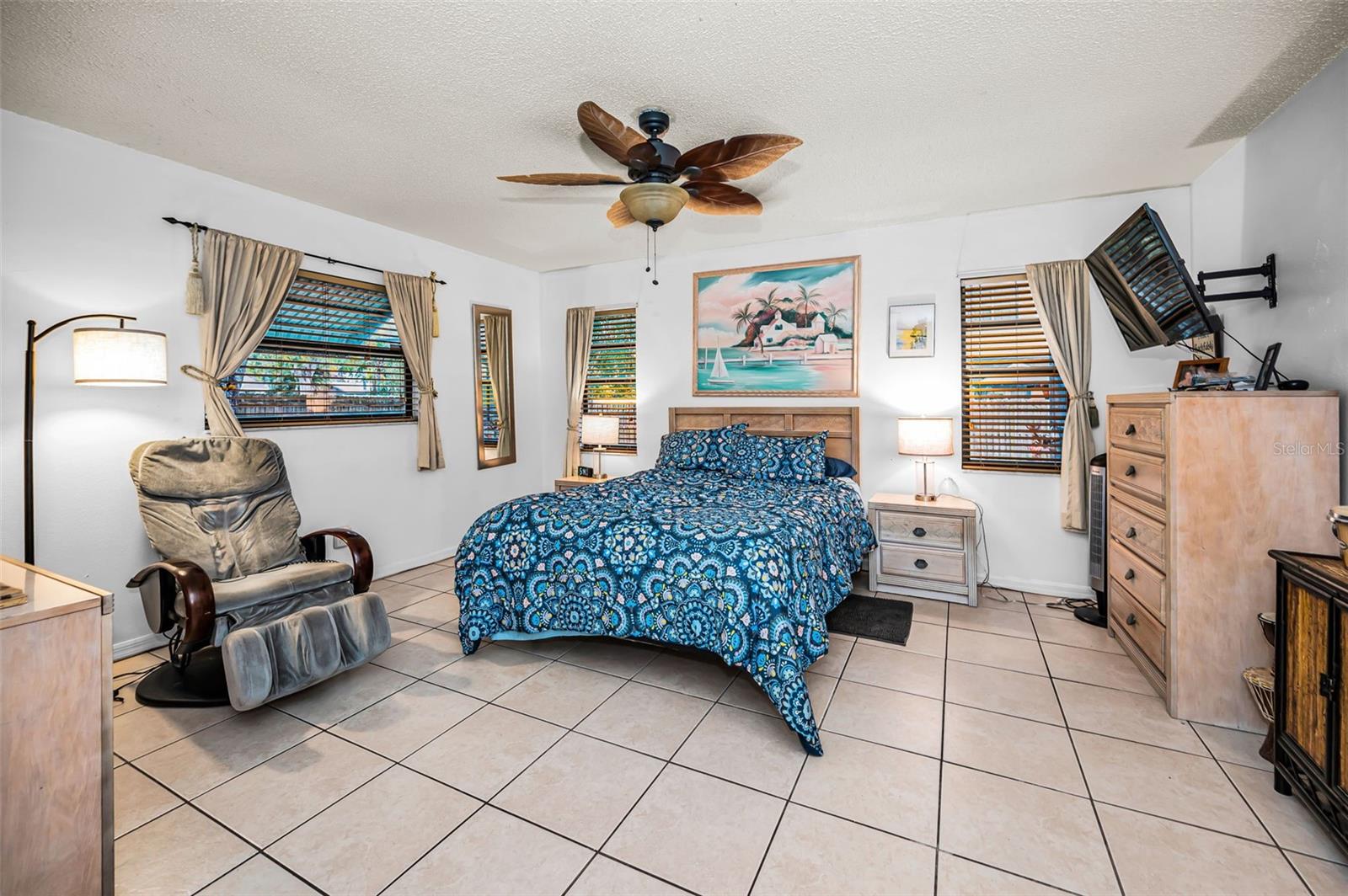 2280 COLONIAL BLVD W