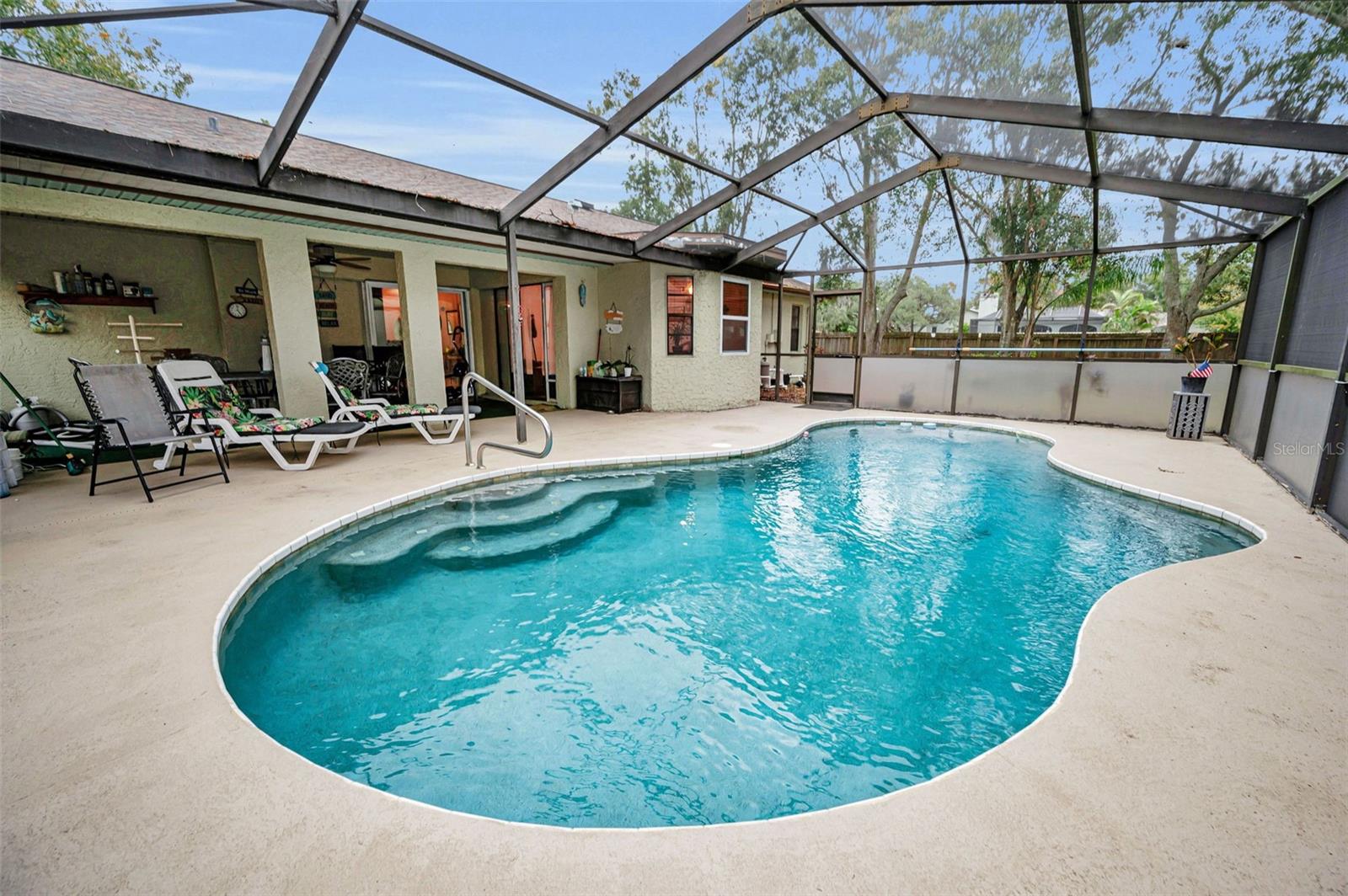 2280 COLONIAL BLVD W