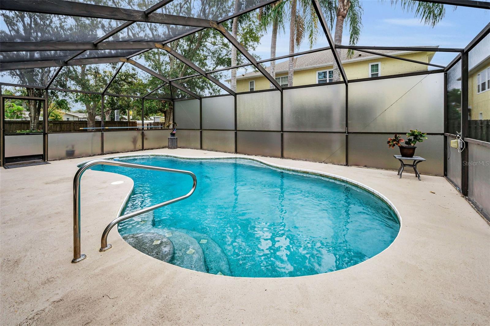 2280 COLONIAL BLVD W