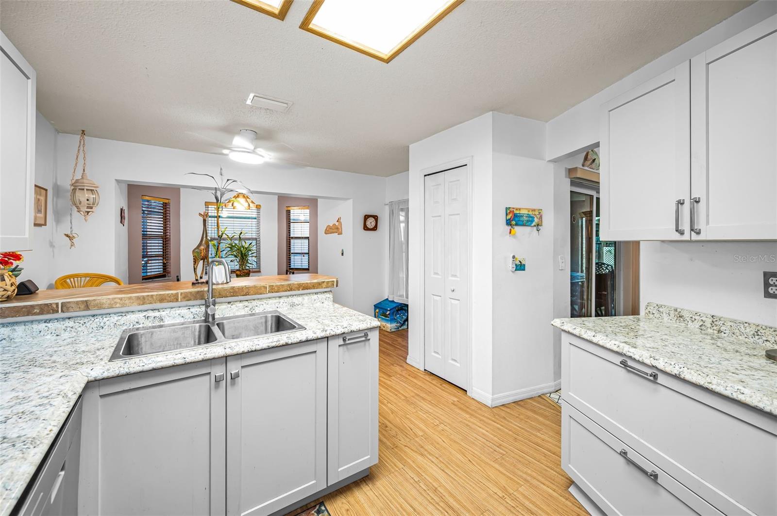 2280 COLONIAL BLVD W