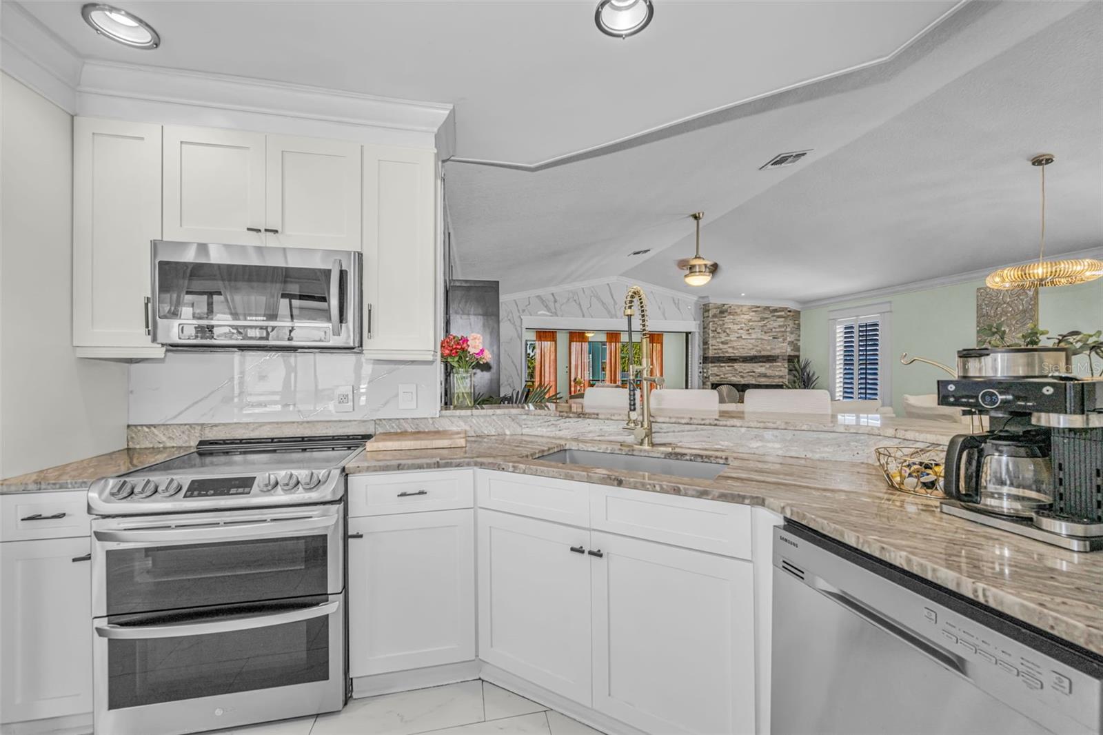 6009 BAYWAY CT