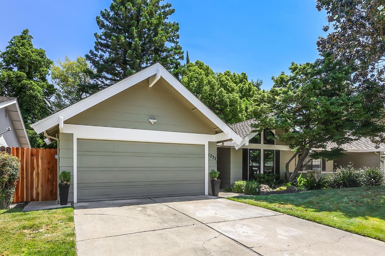 1235 Spruce Tree Circle