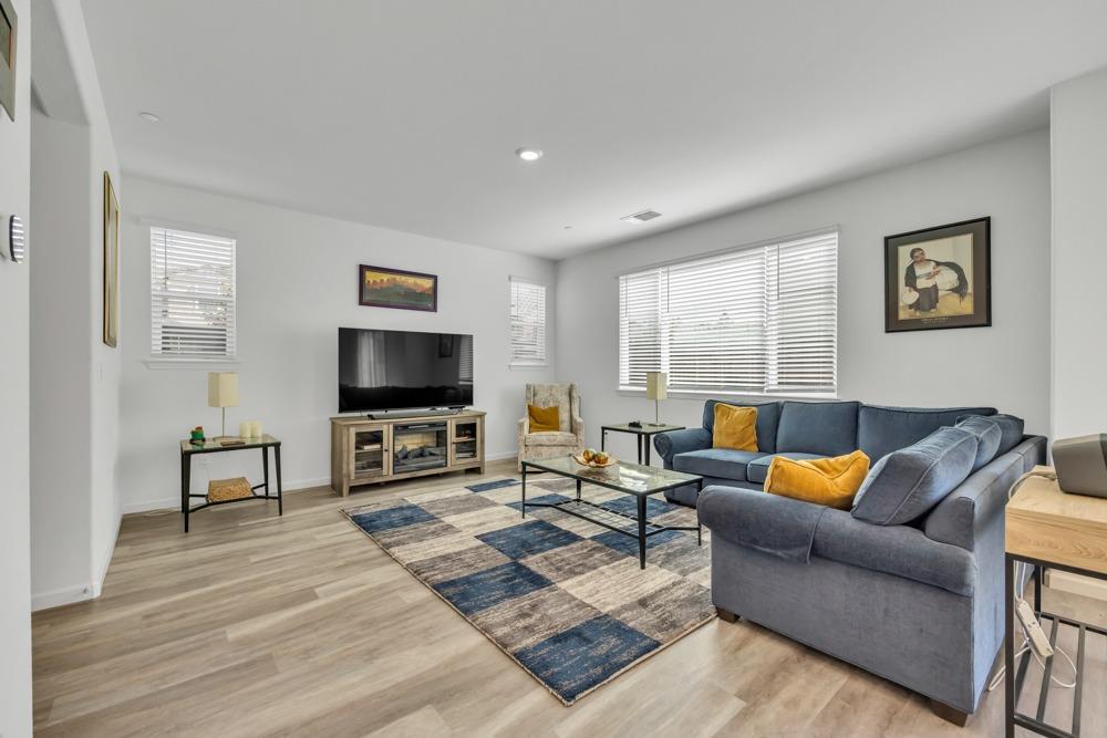 3241 Auburn Leaf Loop