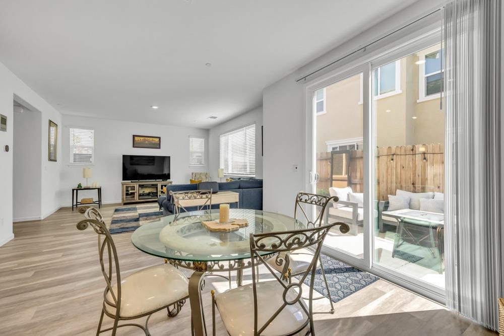 3241 Auburn Leaf Loop