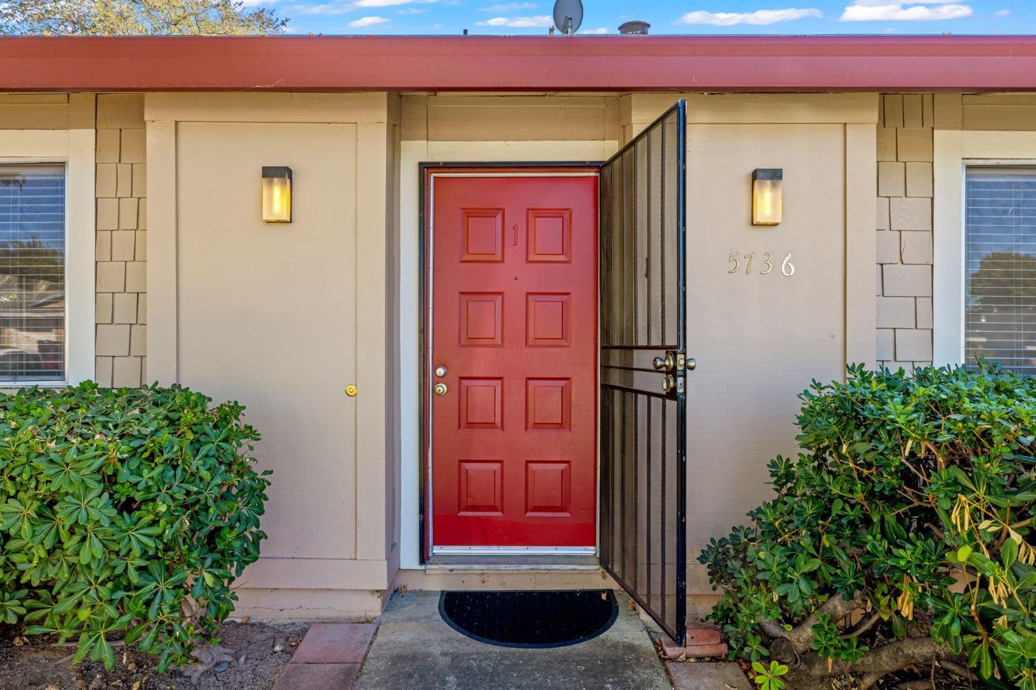 5736 Shadow Creek Drive 1