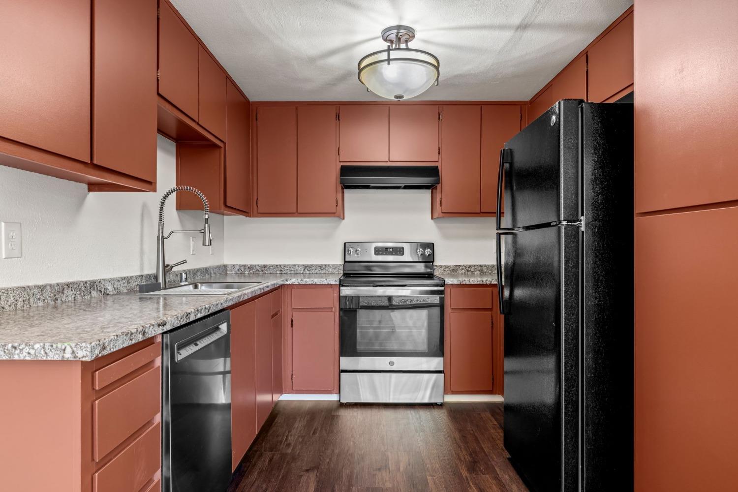 5736 Shadow Creek Drive 1