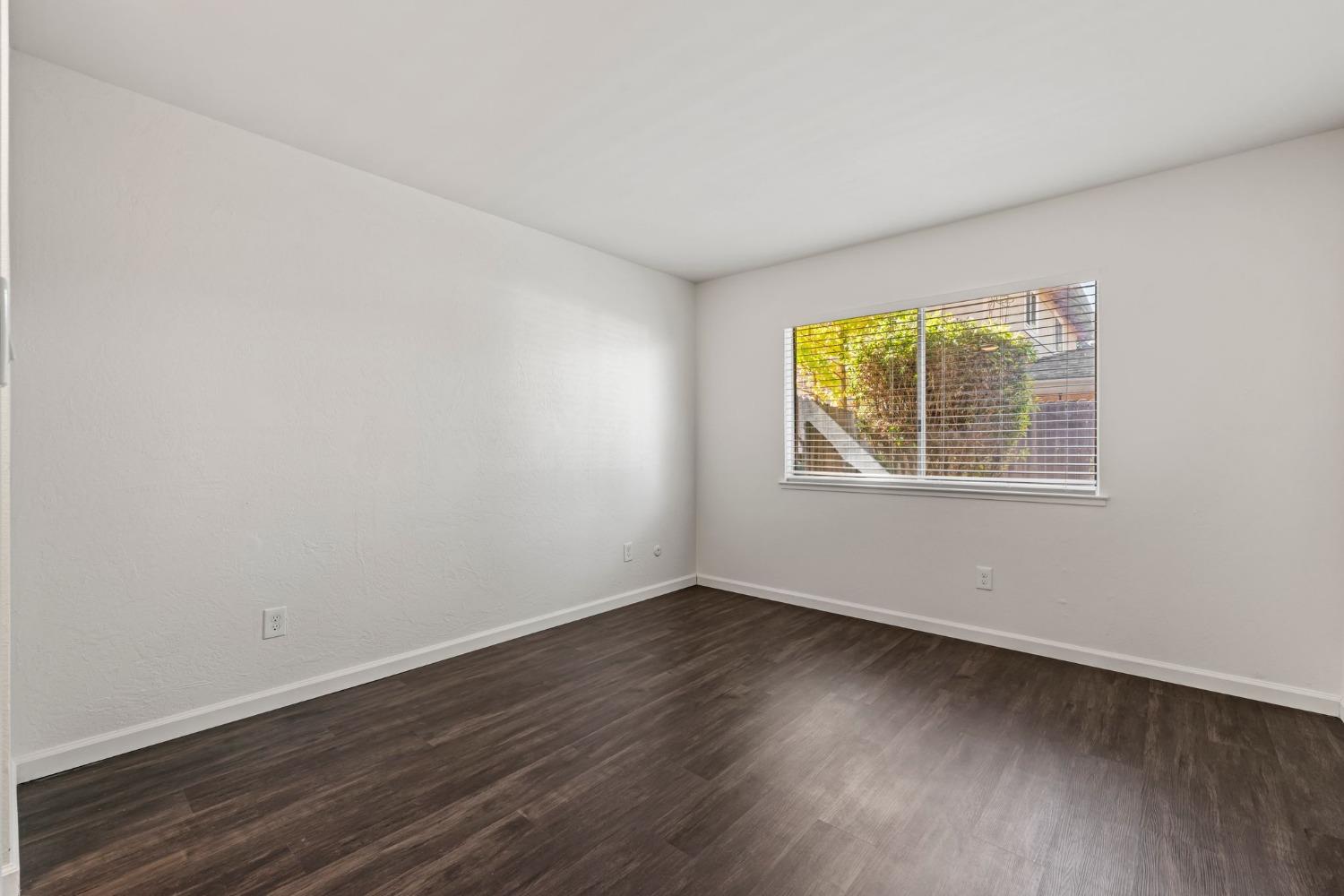 5736 Shadow Creek Drive 1