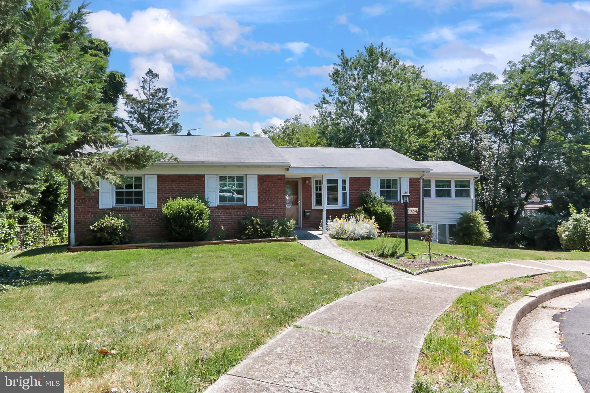 1705 S LINCOLN STREET