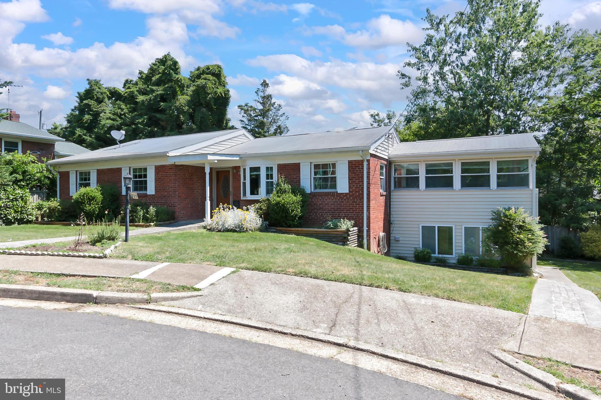 1705 S LINCOLN STREET