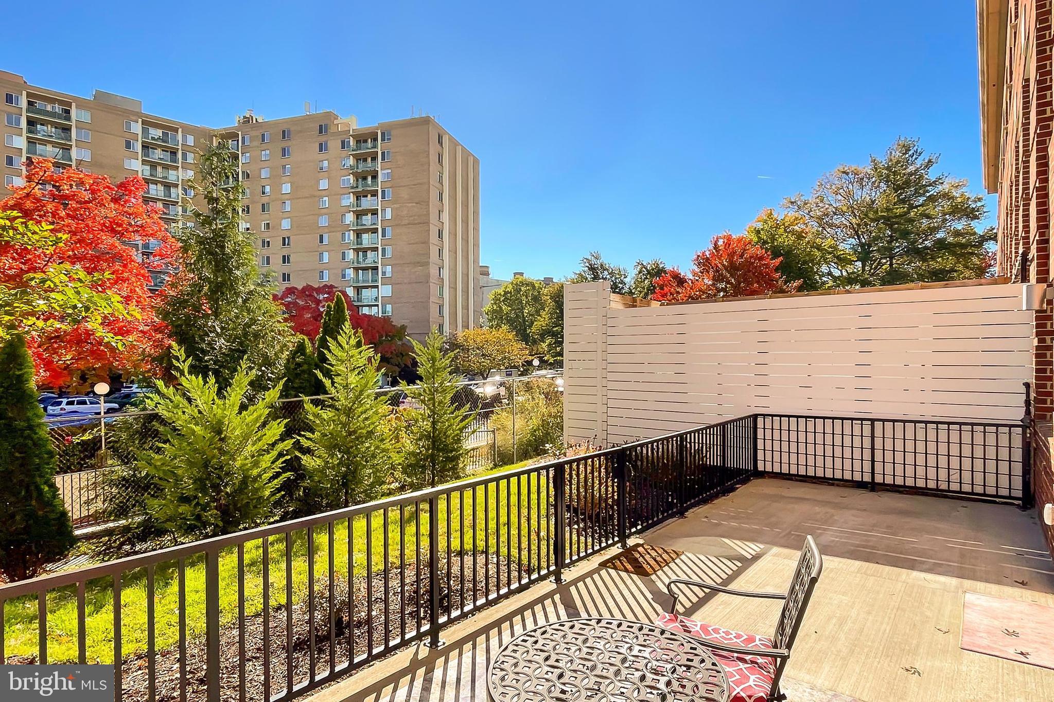 635 SLATERS LANE G-01
